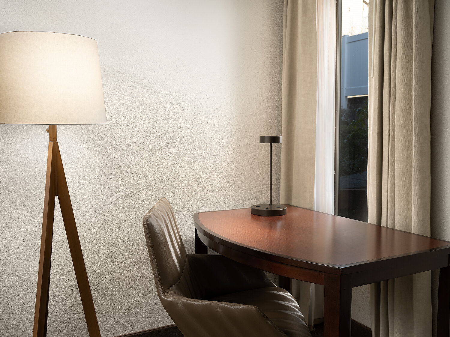 Residence Inn bellvue desk 536.TIF 09-07-37-297.JPG