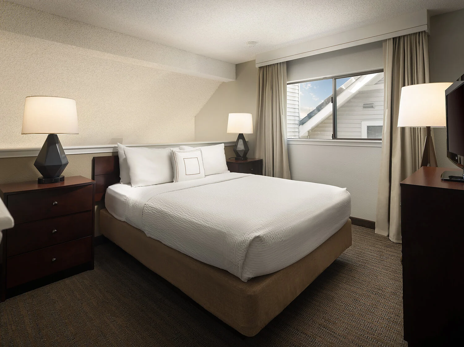 Residence Inn bellvue 2 bedroom suite loft bedroom 475(1).JPG