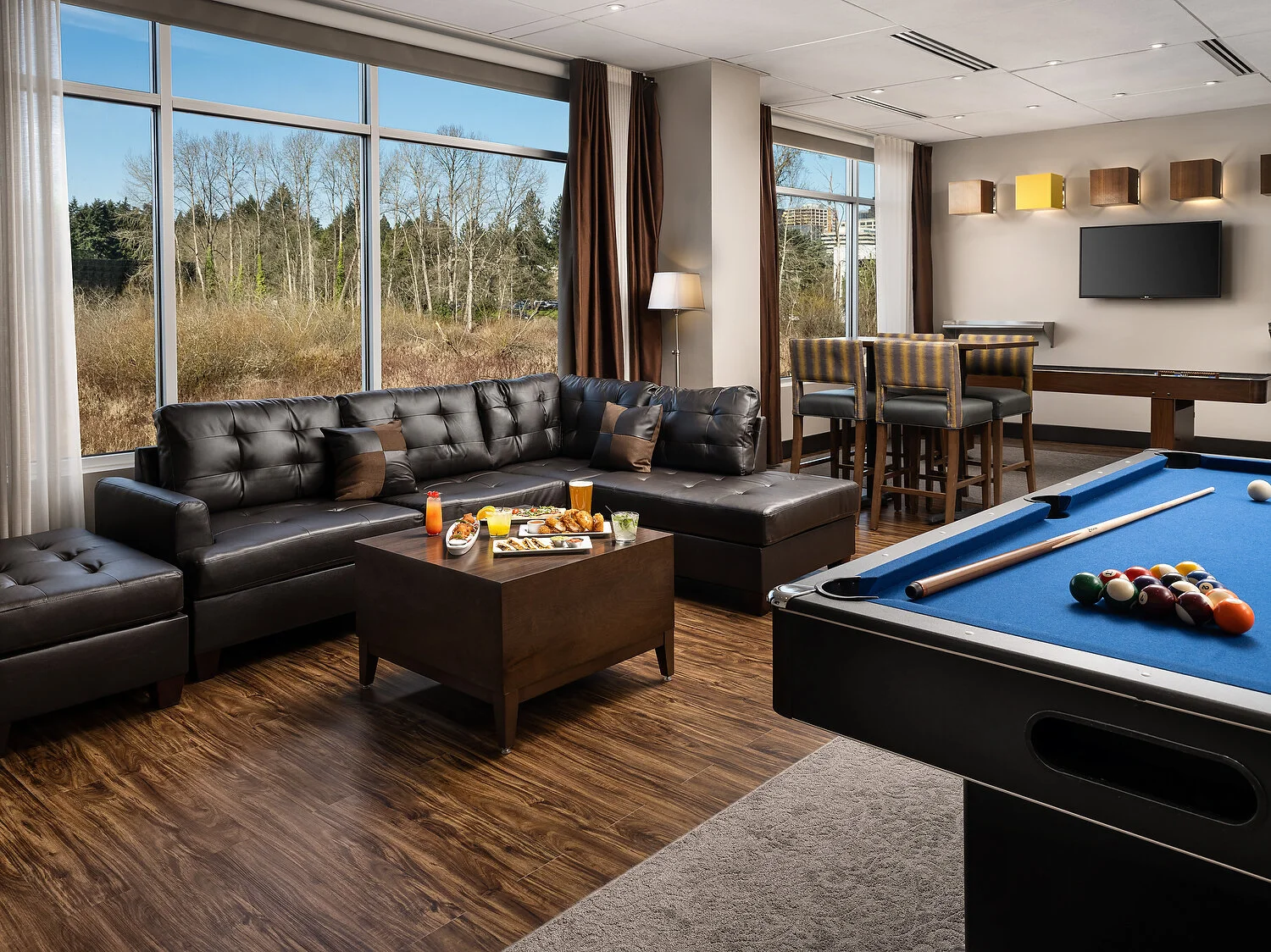 Residence Inn Bellvue downtown escape lounge.JPG