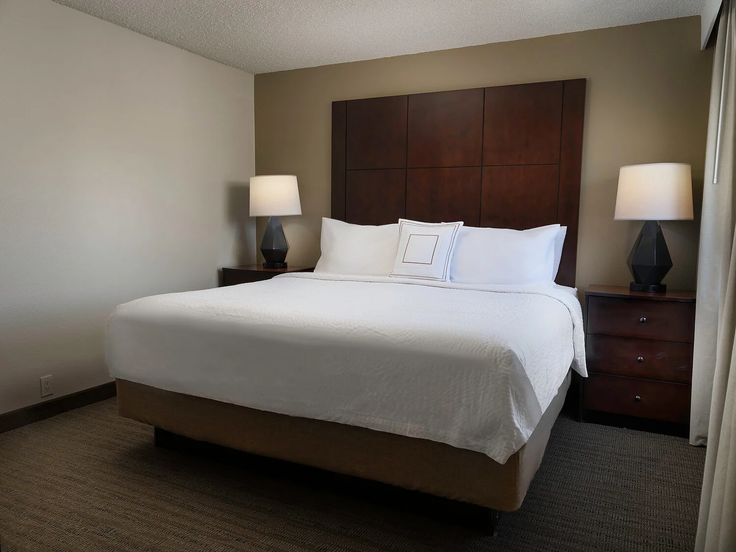 Residence Inn lynwood one bedroom suite bedroom 1467.JPG