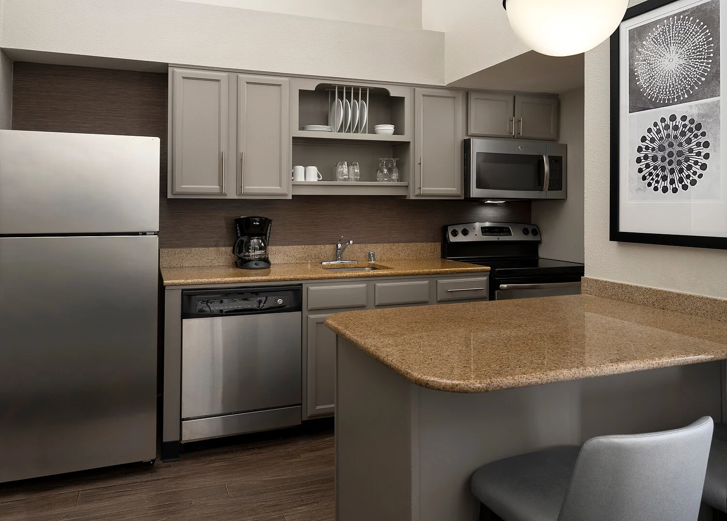 Residence Inn bellvue 2 bedroom suite kitchen435(1)A-2.JPG