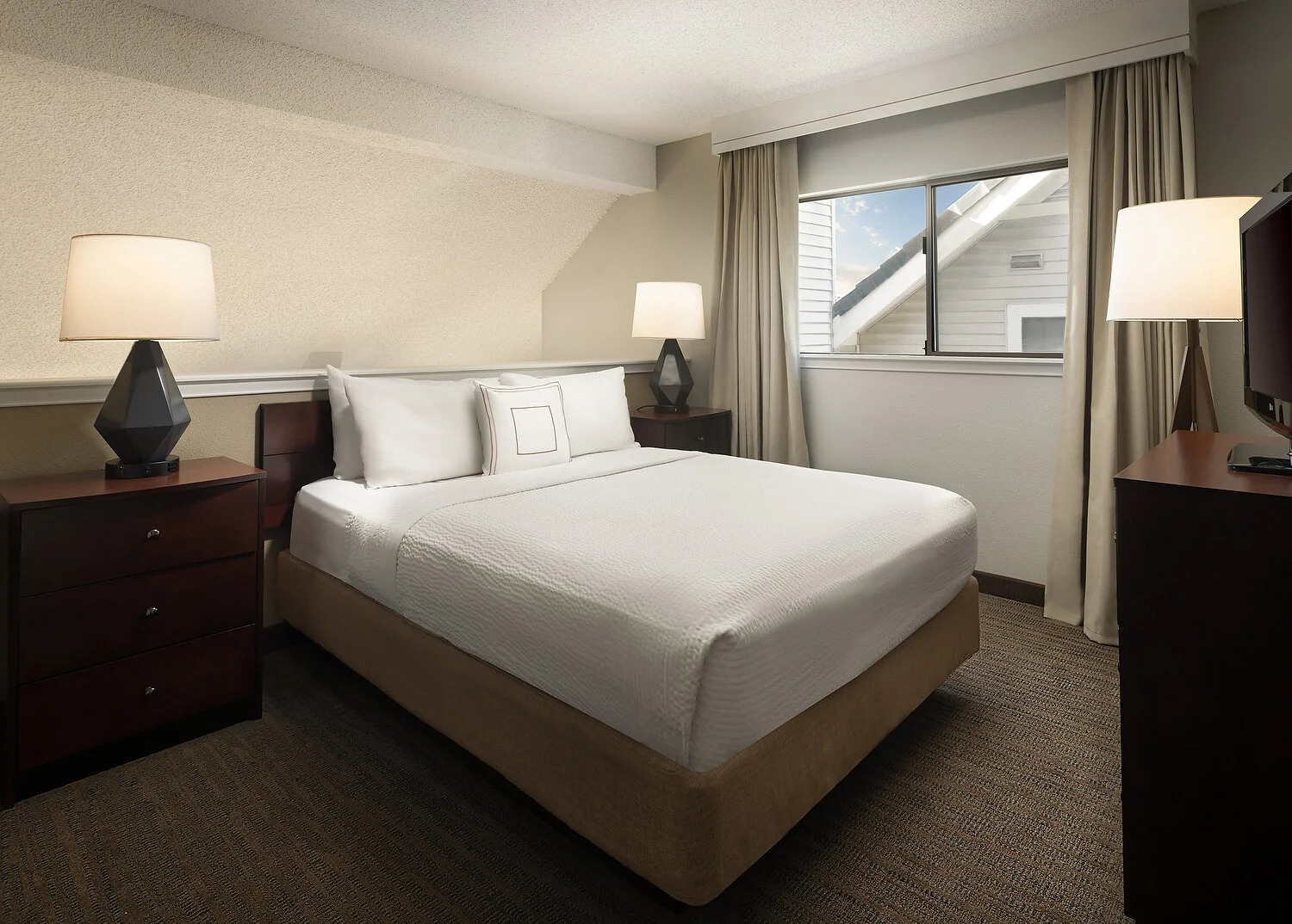 Residence Inn bellvue 2 bedroom suite loft bedroom 475(1)A.JPG