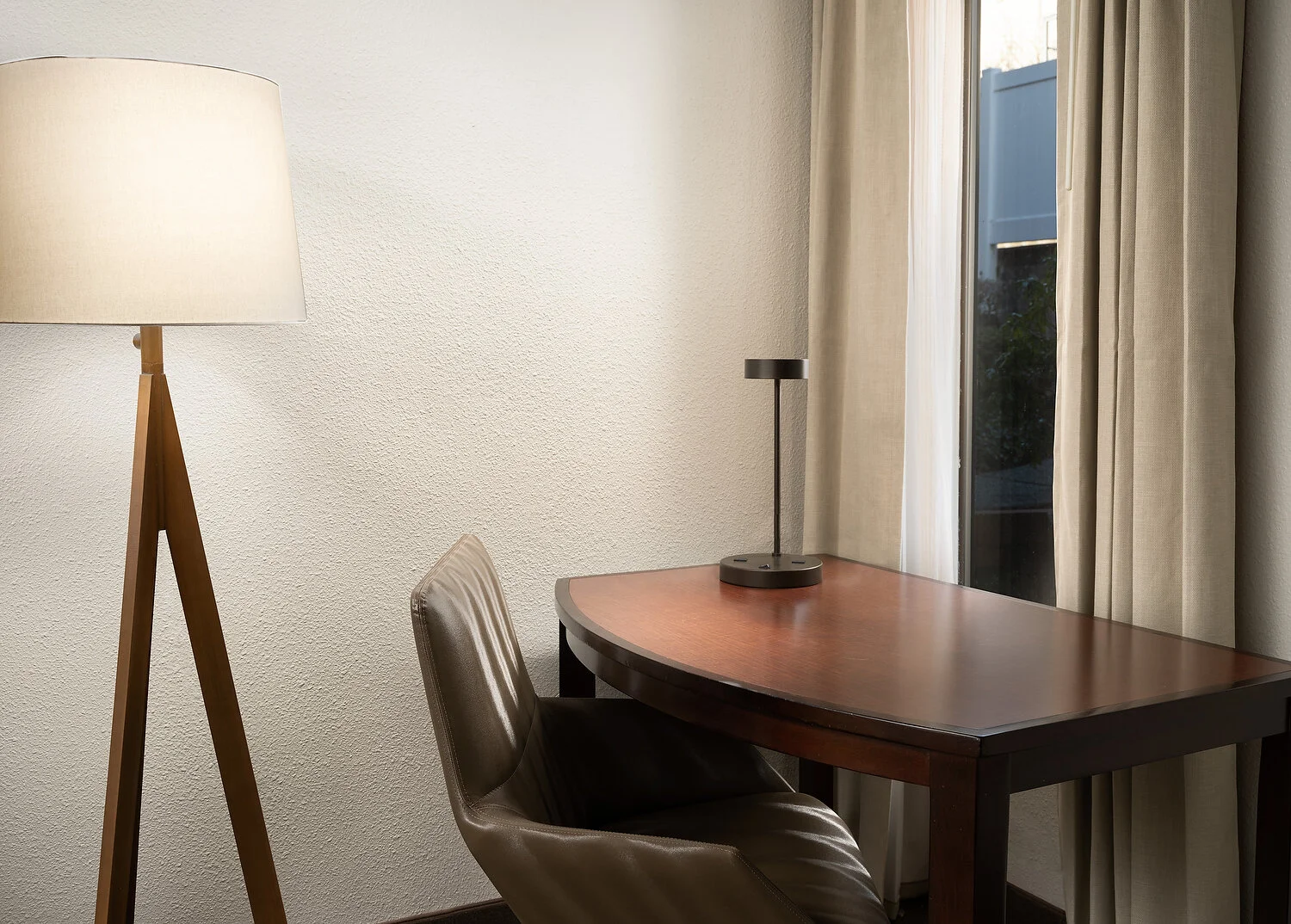 Residence Inn bellvue desk 536.TIF 09-07-37-297.JPG