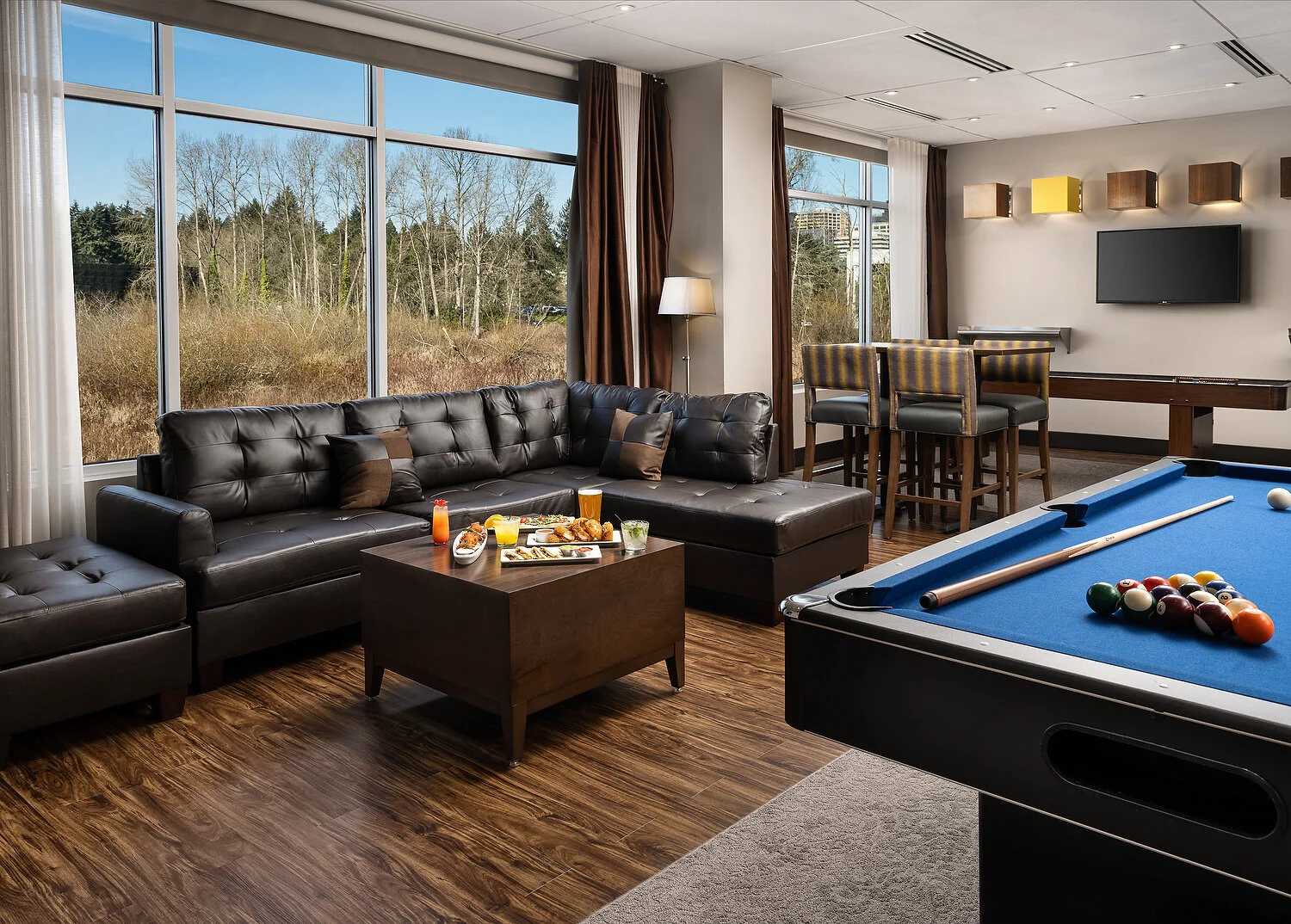 Residence Inn Bellvue downtown escape lounge.JPG