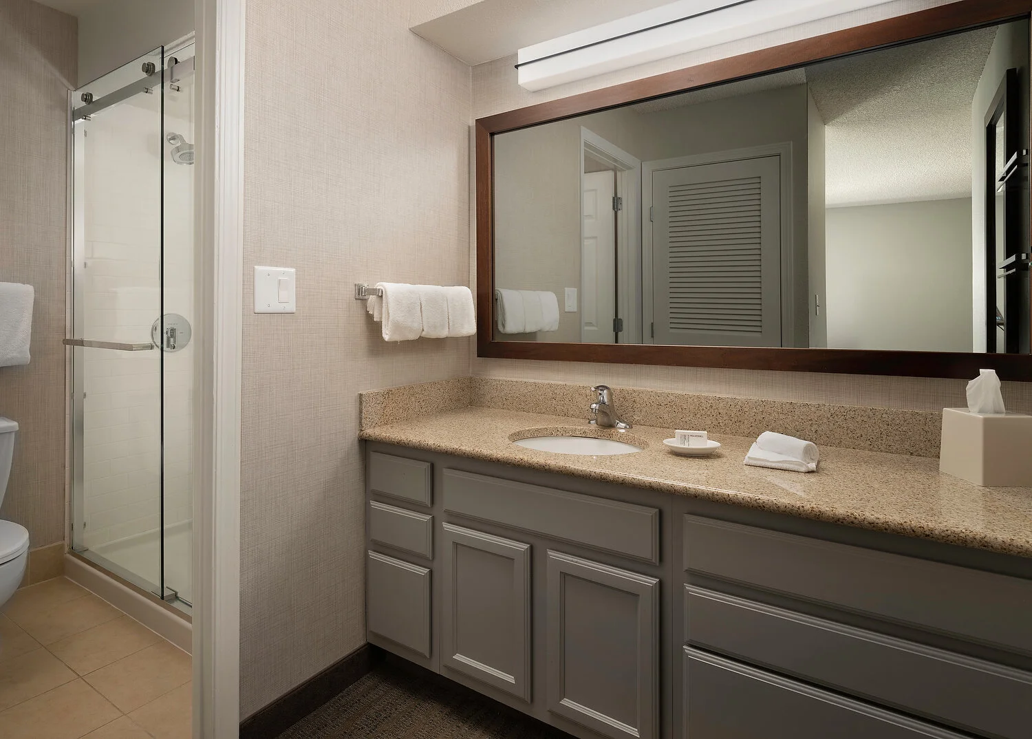 Residence Inn bellvue studio suite shower 387.TIF 09-07-37-299.JPG