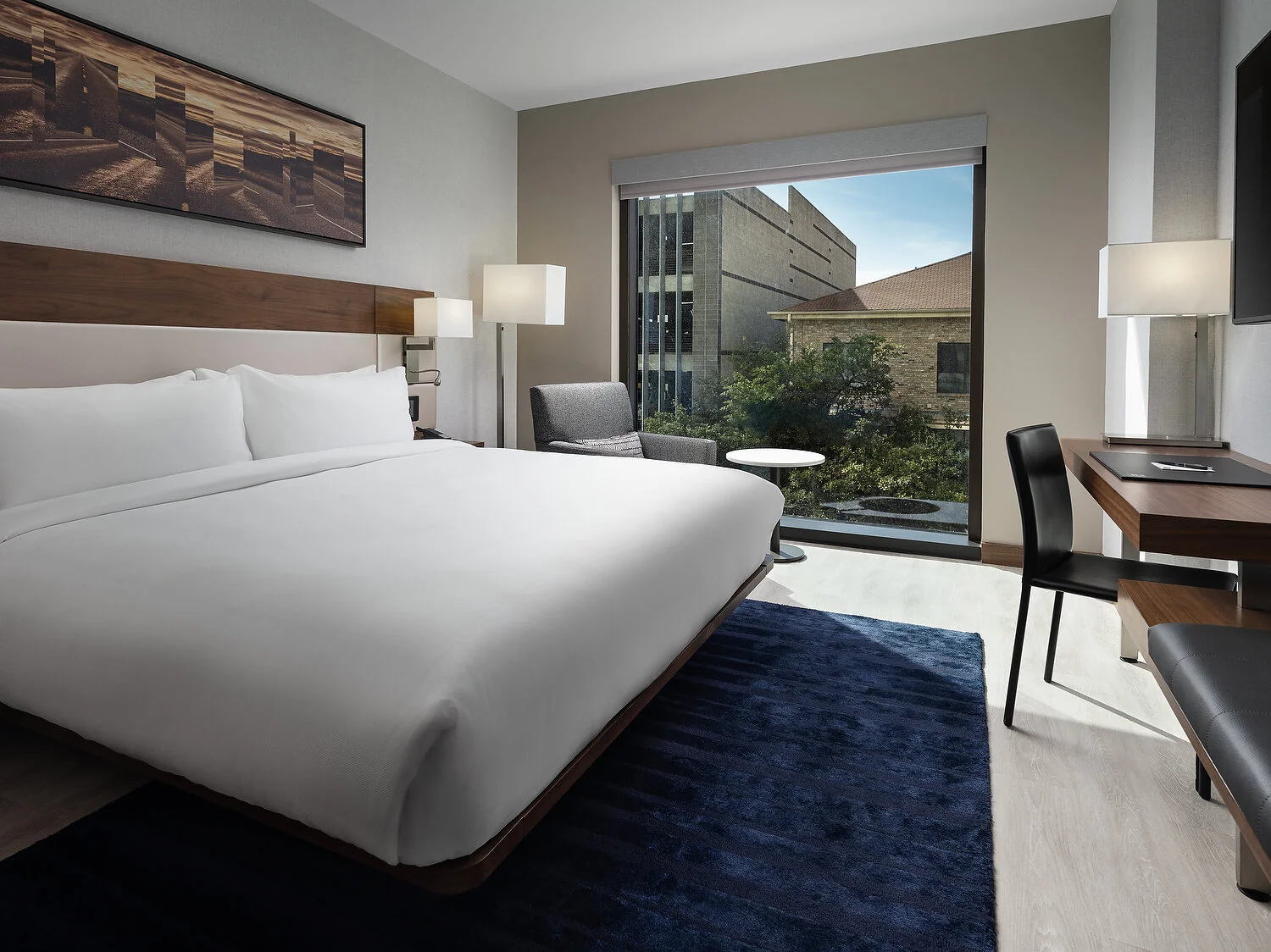 AC standard king room 374A.JPG
