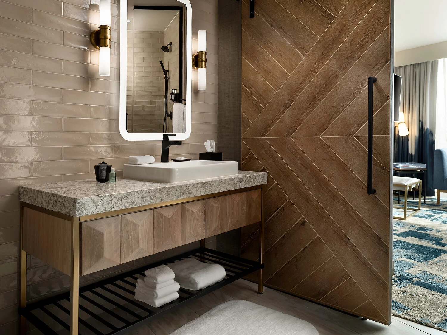 Austin 1000 Otis corner suite bathroomA.JPG