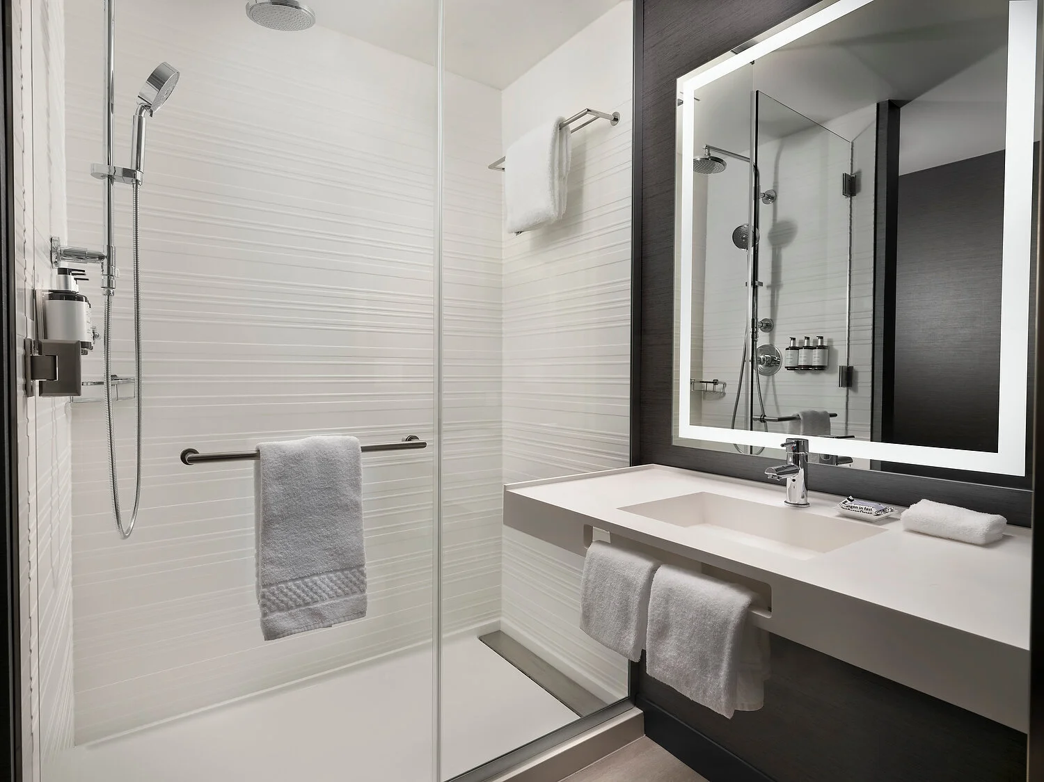 Austin AC 373 queen guest bathroom-2A.JPG