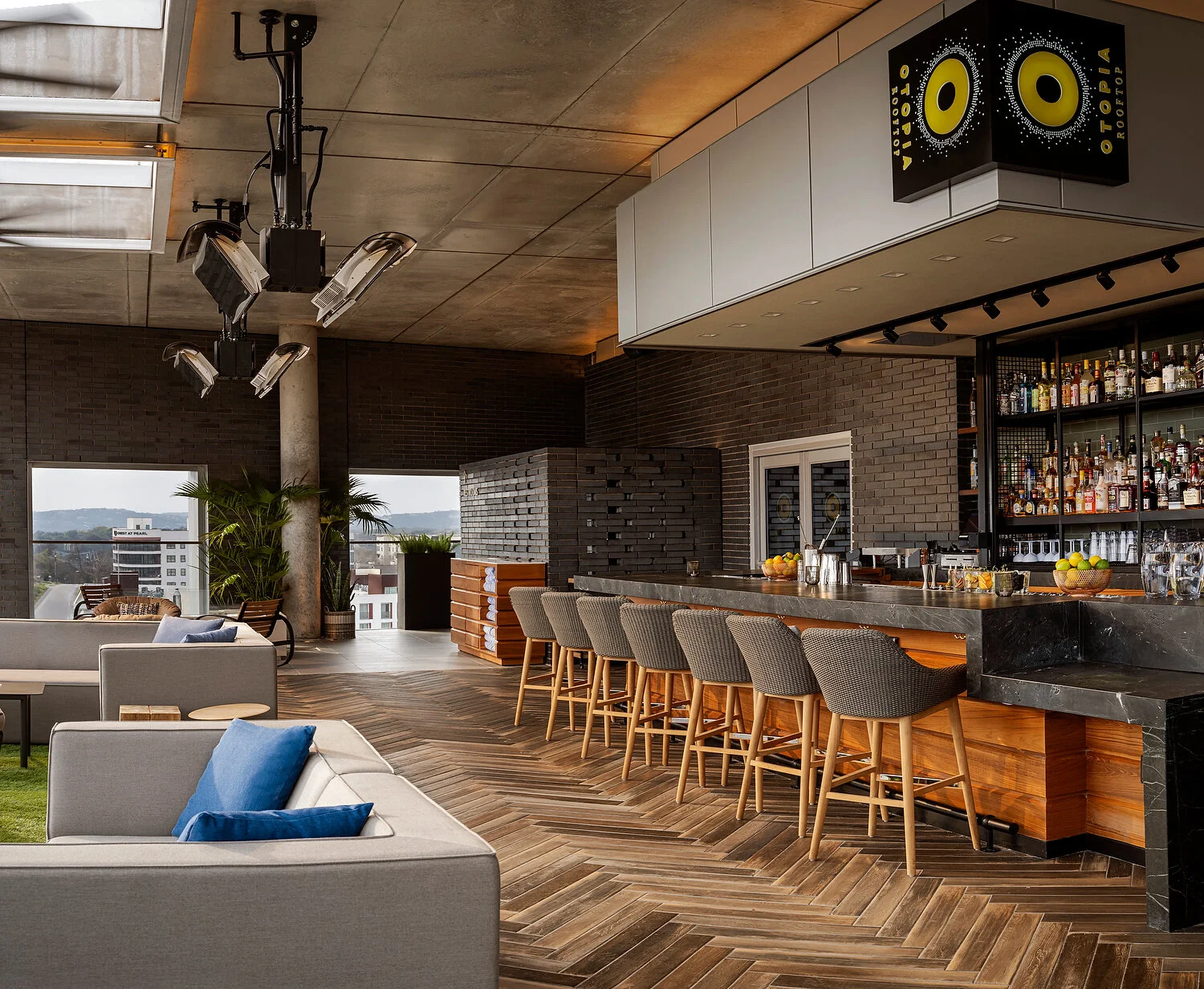 Otis rooftop bar-2A.JPG