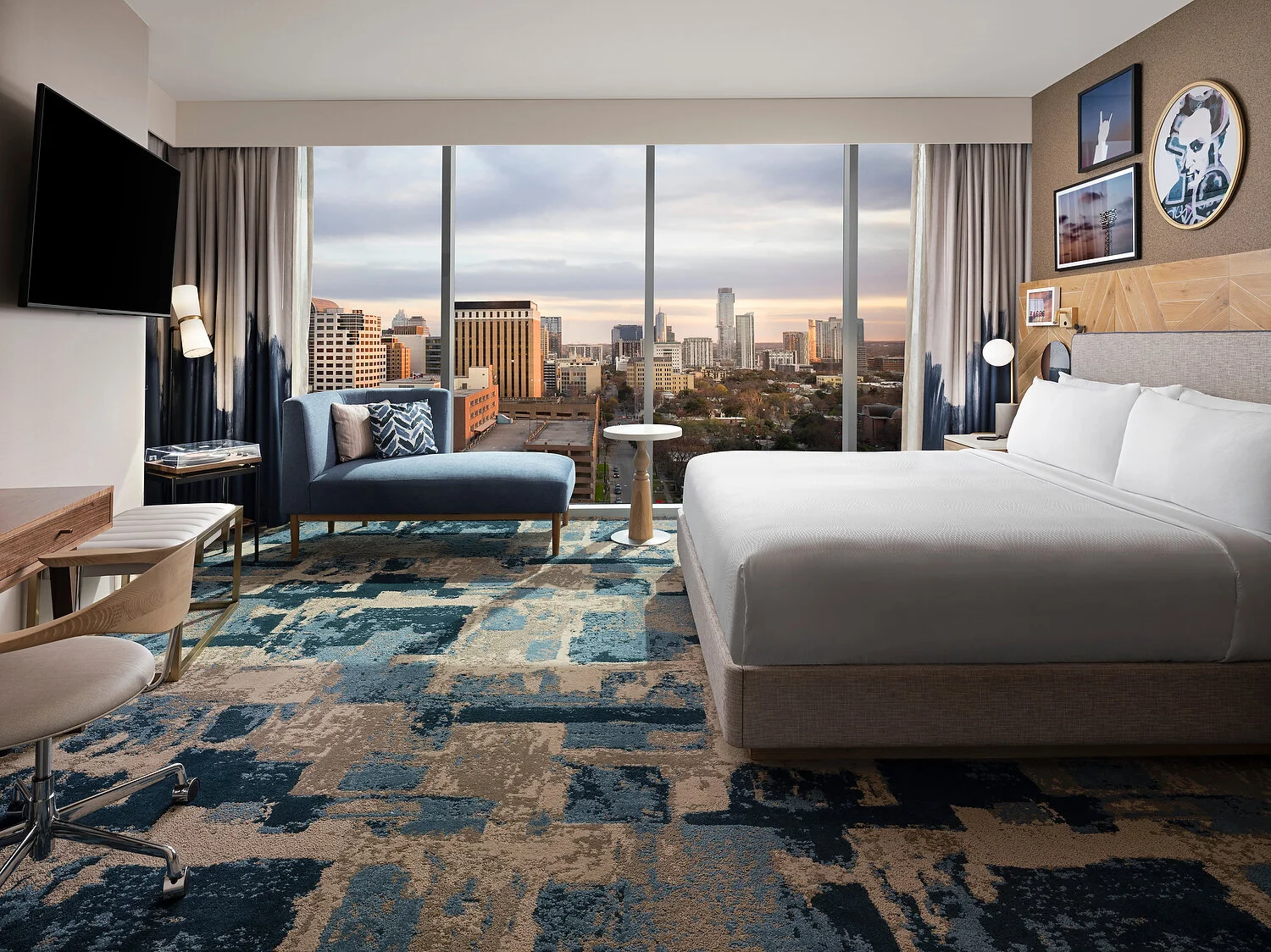 Otis room 1000 corner suite(1)-2.JPG