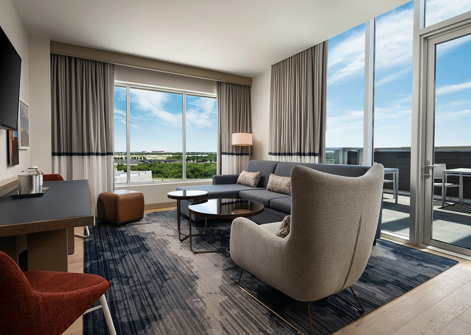 Canopy suite living roomA.JPG