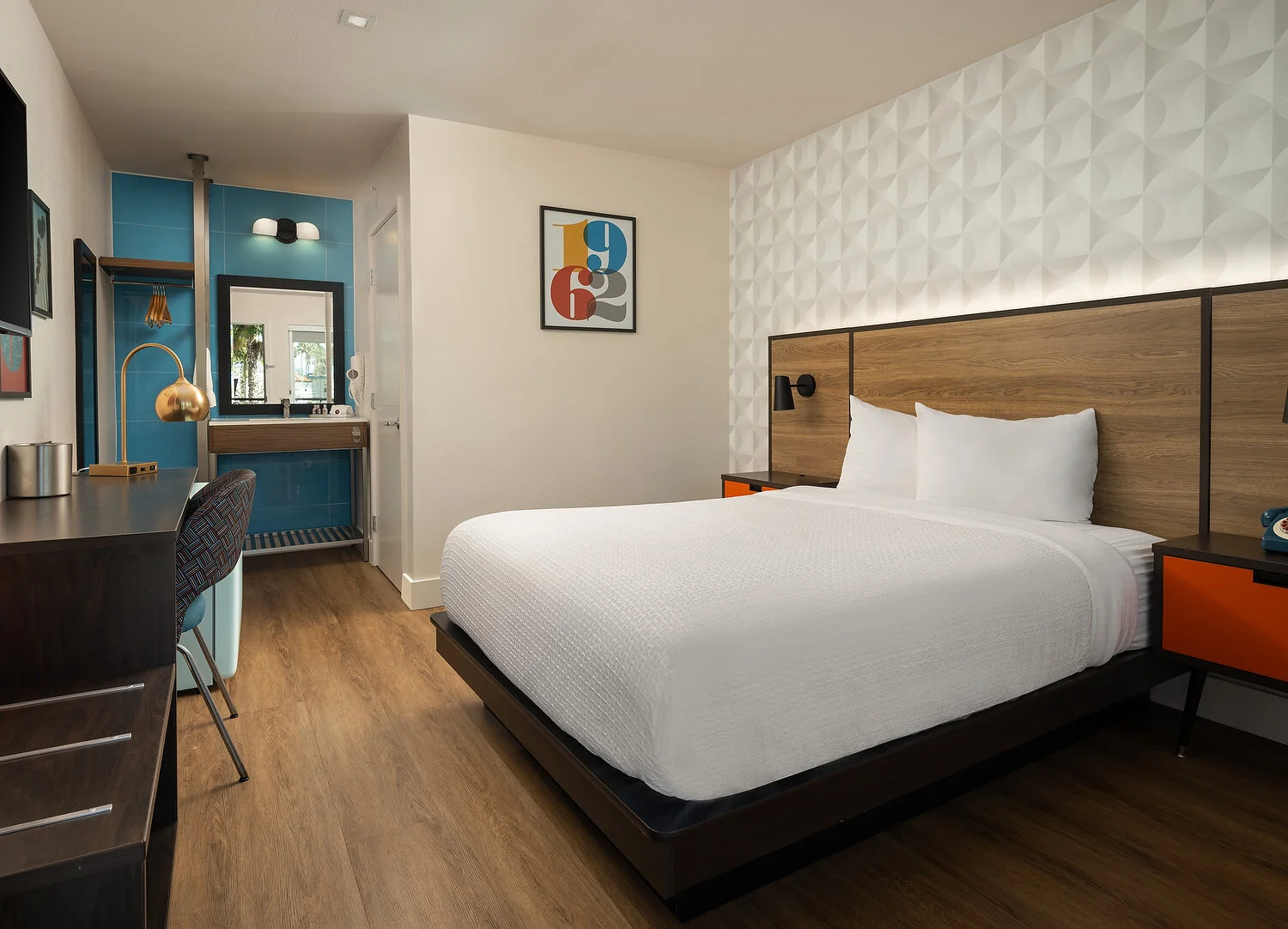 Motel 6 Santa Barbara single room reverse.JPG