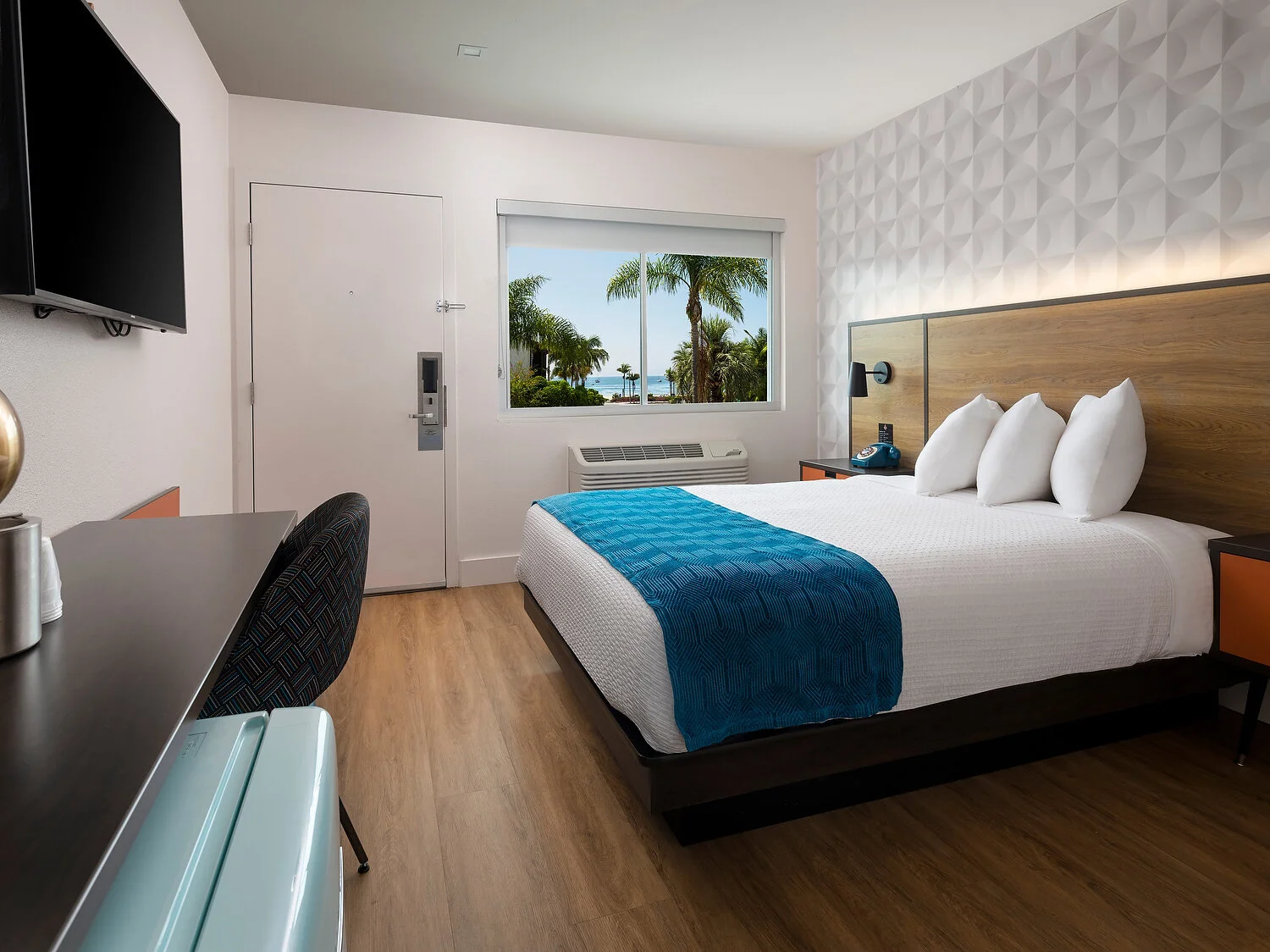Motel 6 single bed ocean view.JPG
