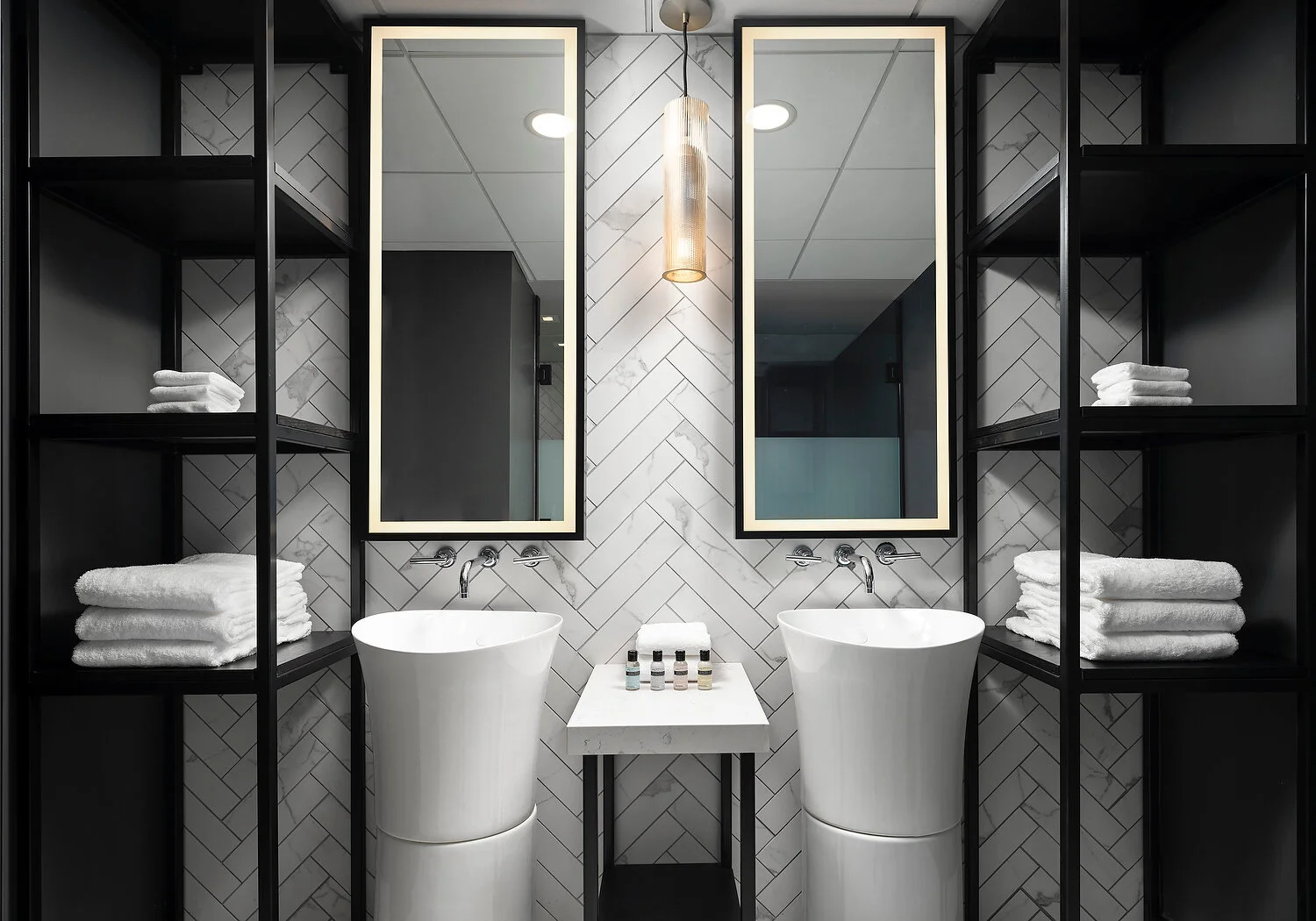 Union Club Hotel presidential suite bathroom-2.JPG