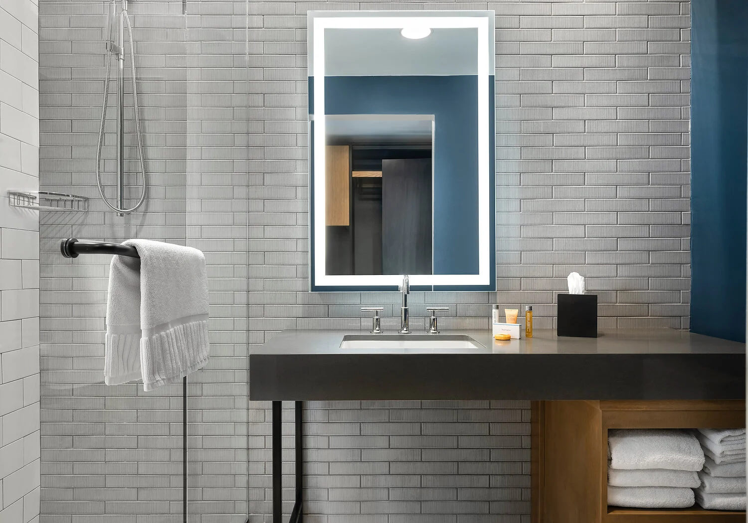 Highland bathroom.JPG