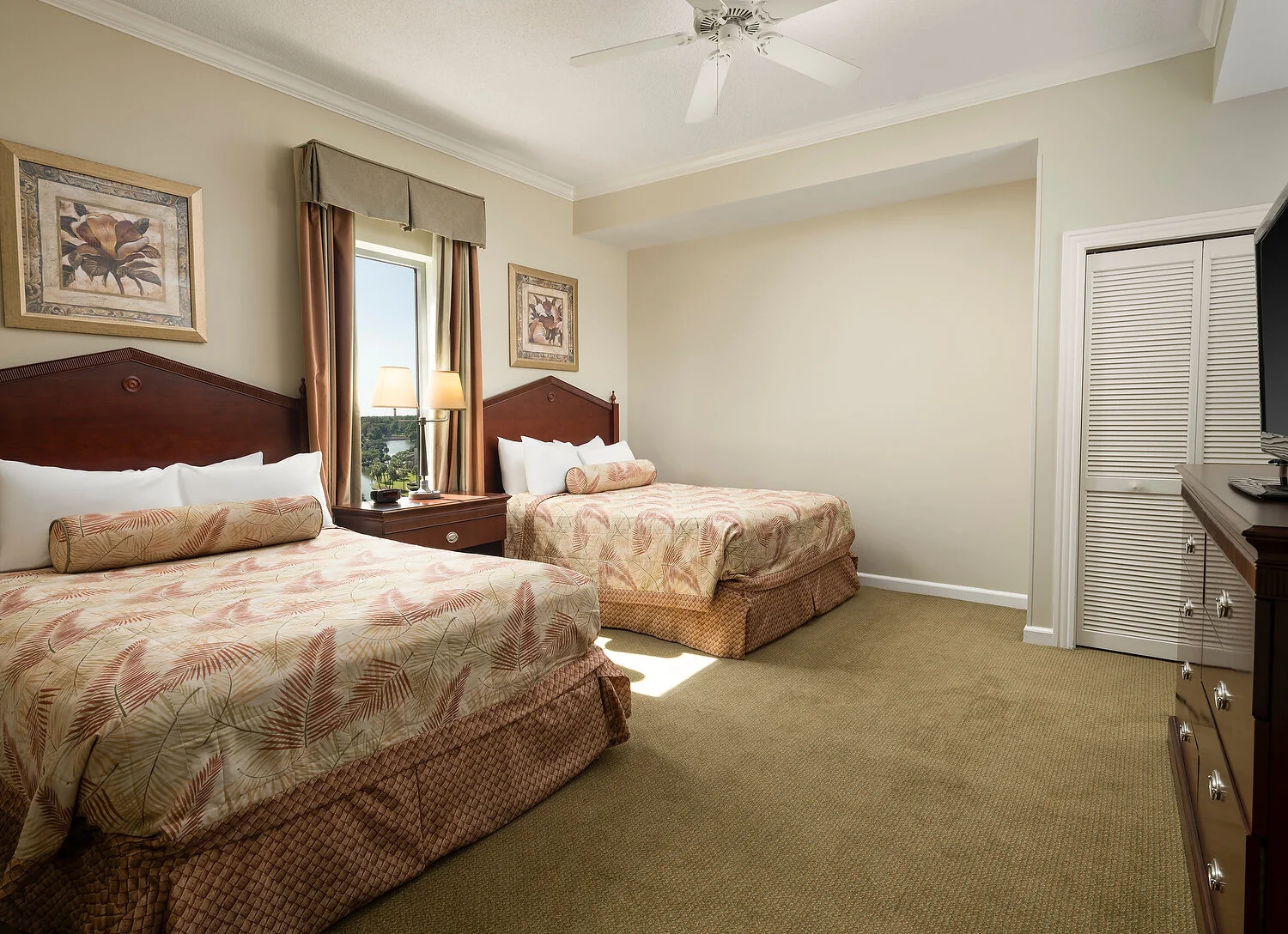Myrtle Beach Hilton 702 second bedroom-2A.JPG