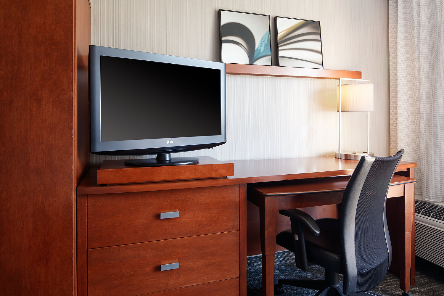 Marriott_laguna_desk38.JPG