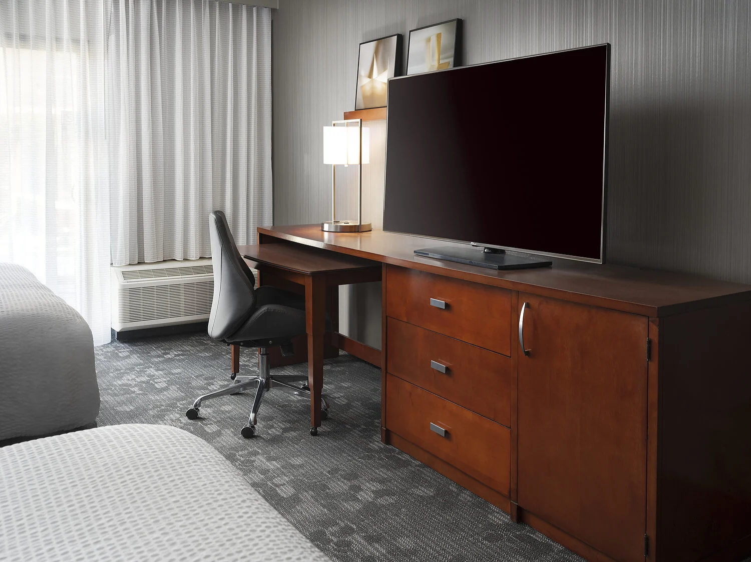 PHXME room 114 double work desk12(1)(1)-2.JPG