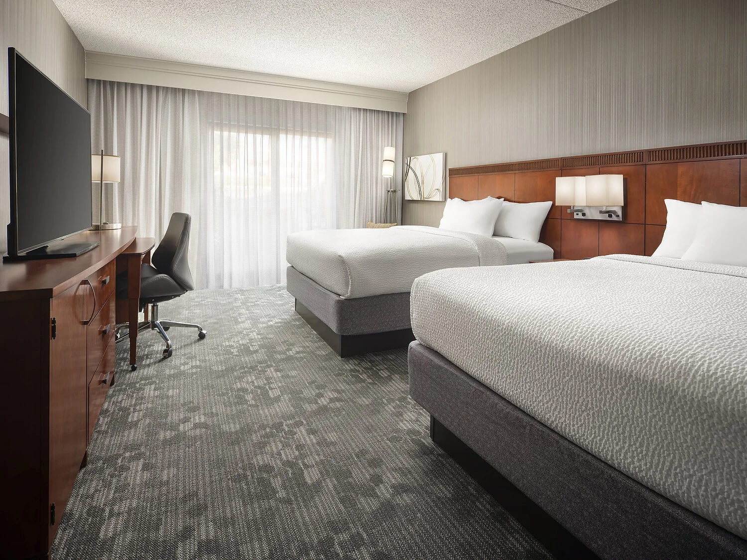 PHXME room 124 double queen-2_1(1).JPG