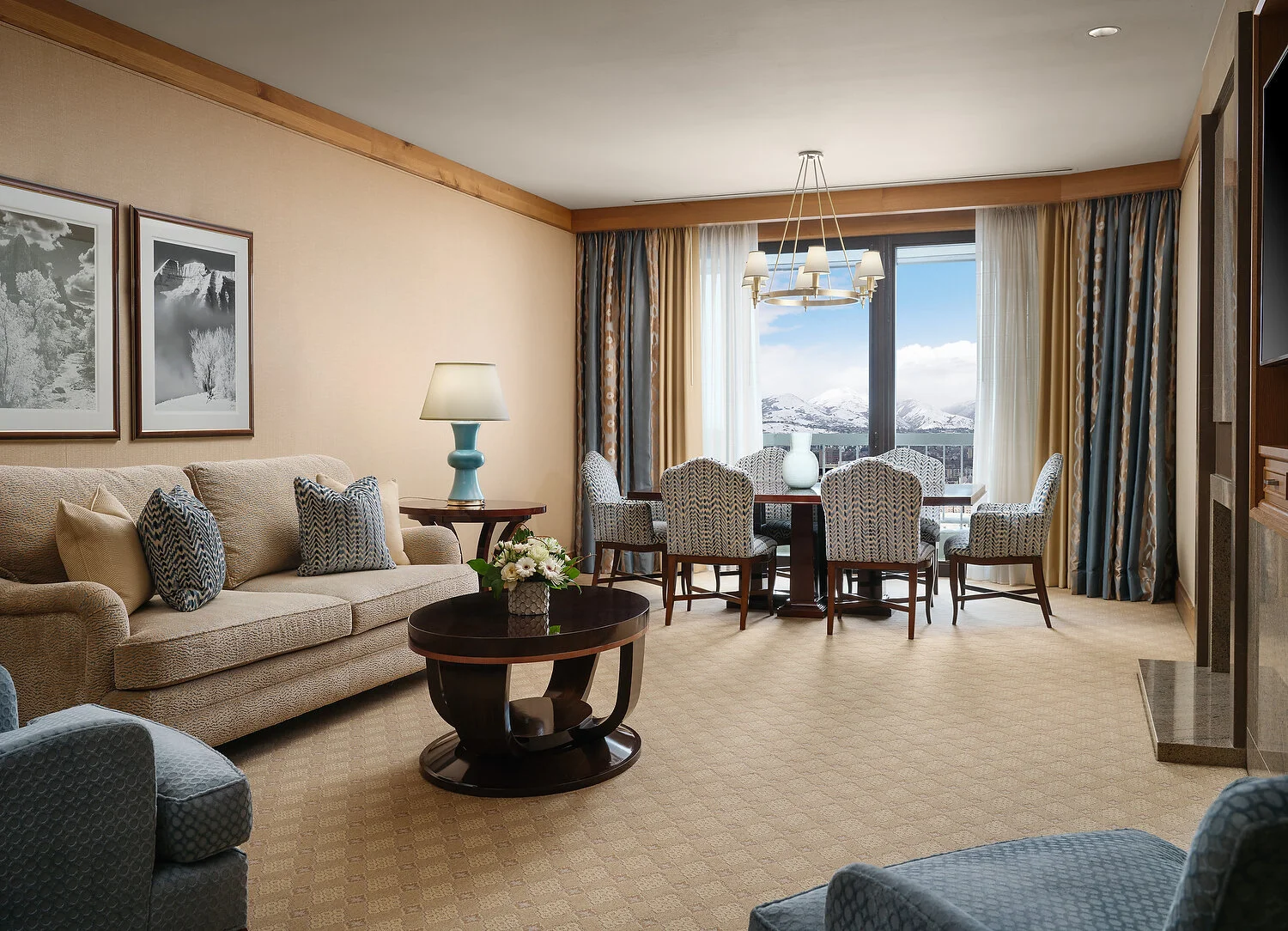 SLC 1724 honeymoon suite living room.JPG
