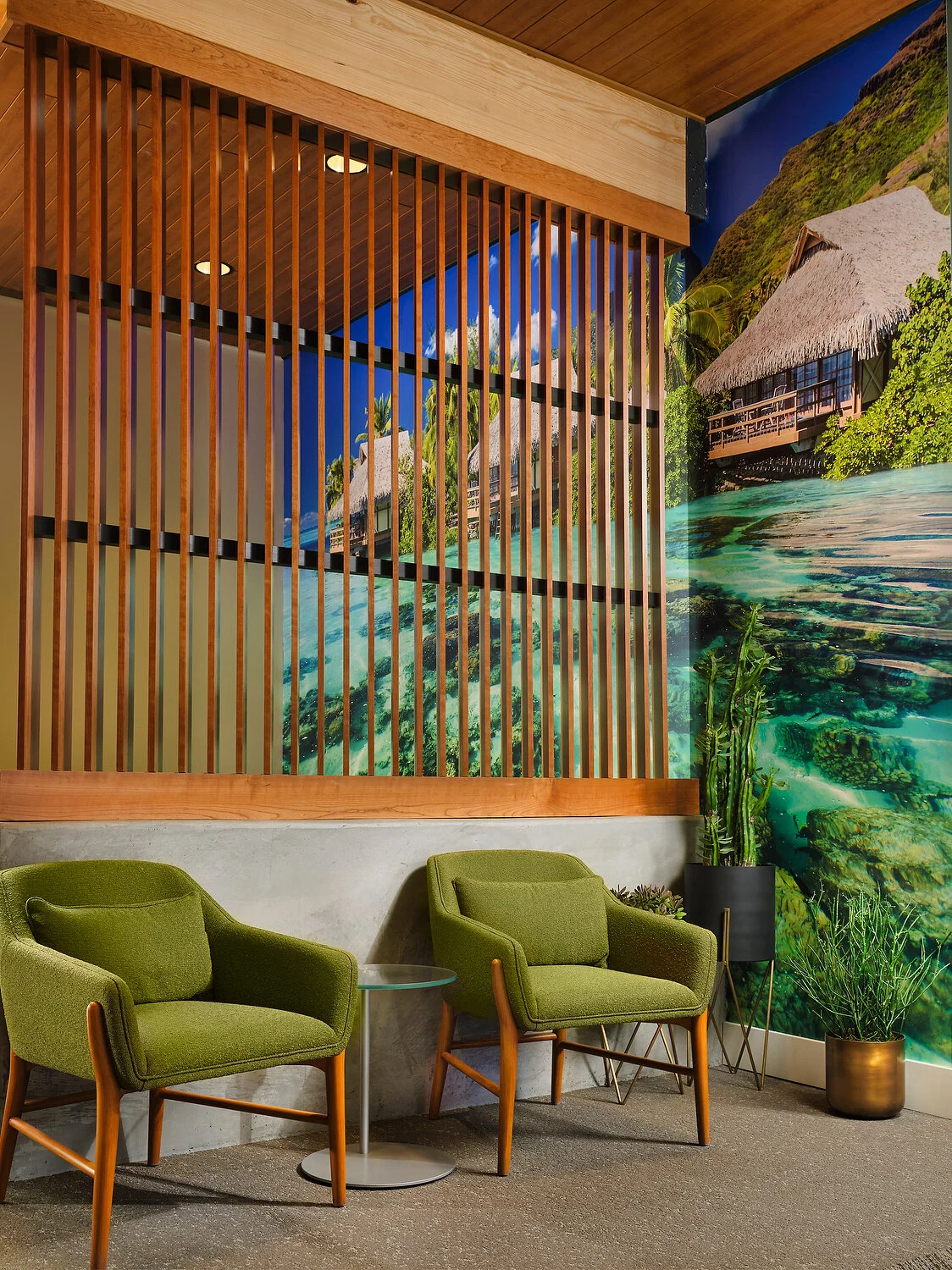 Canyon Villas lobby vertical lobby by elevator.JPG