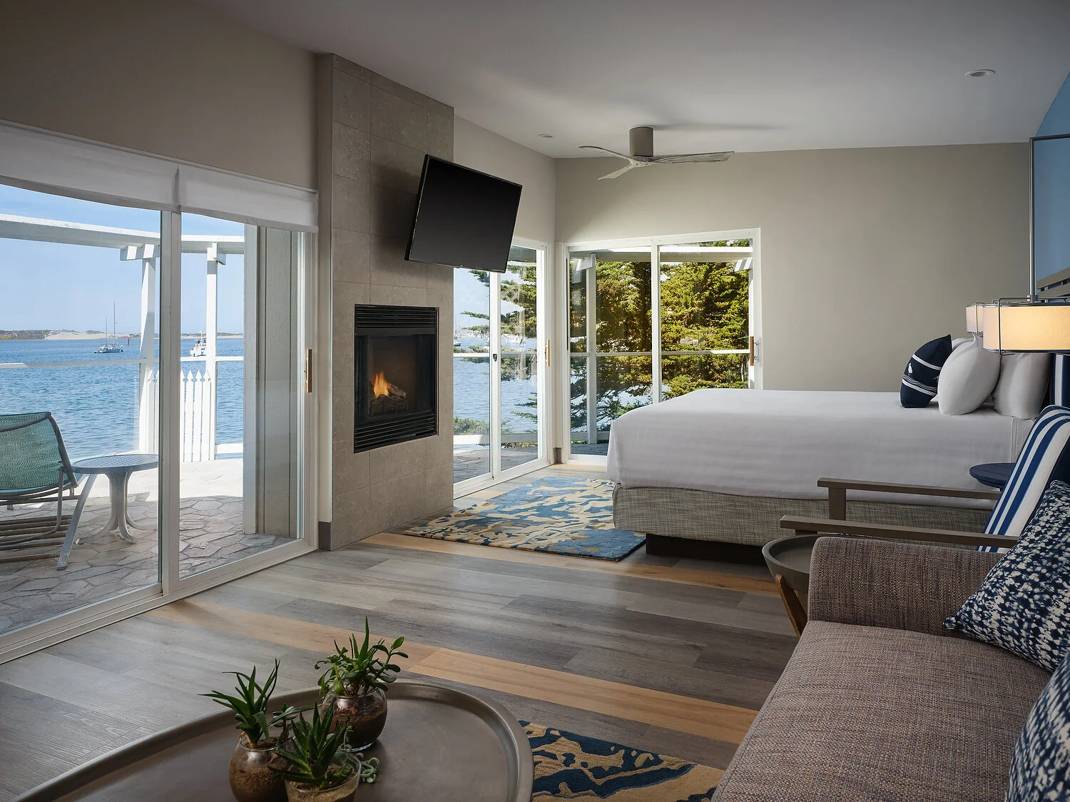 Morro bay 530 cottage bedroom.JPEG