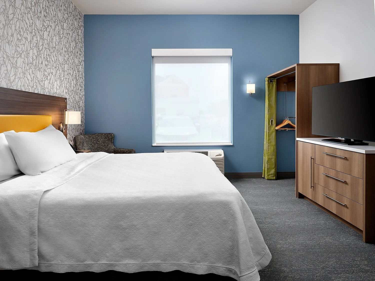 Indianapolis Home 2 107 king bedroom alt.JPG