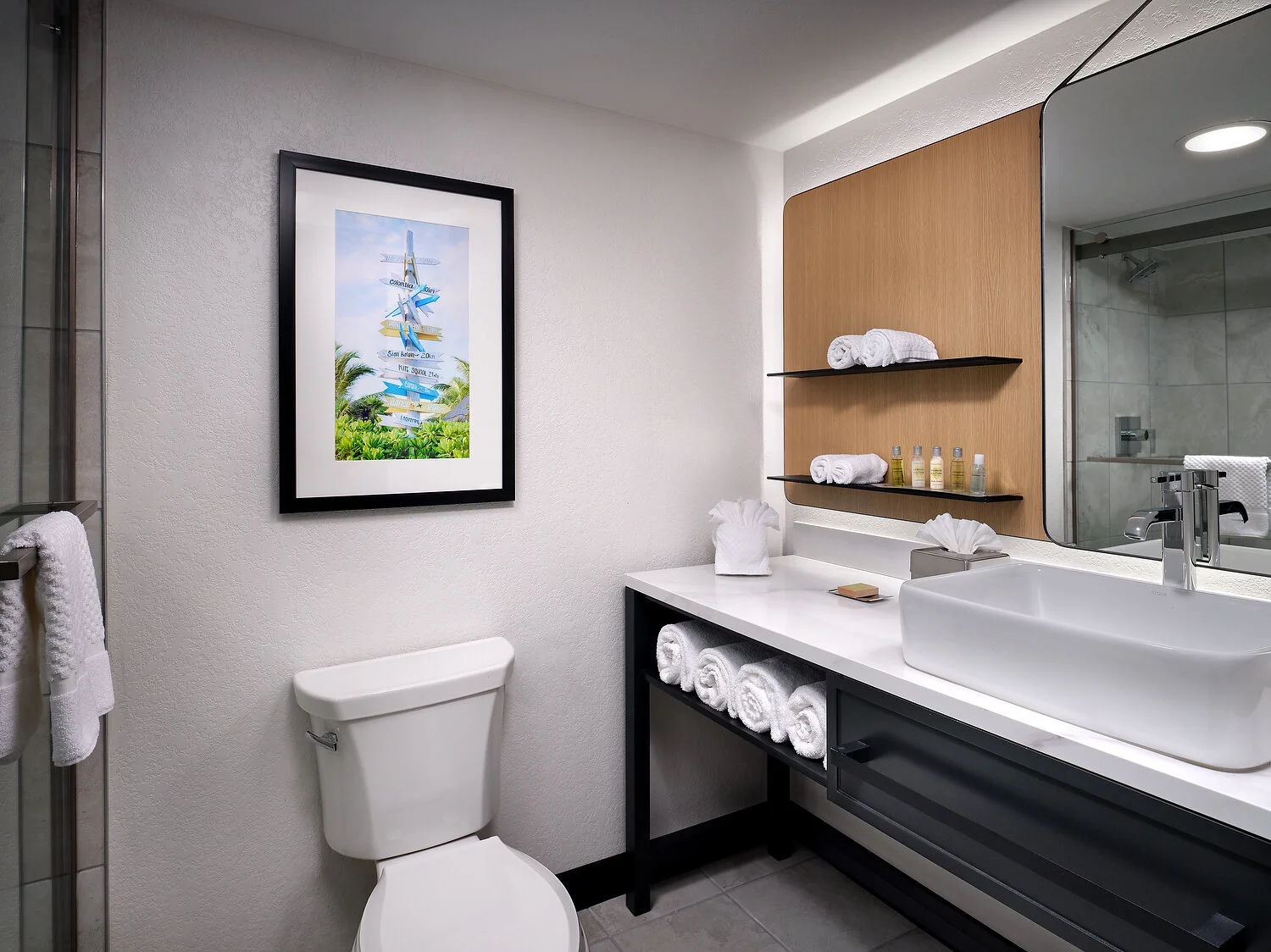 Cocoa Beach Doubletree 608 bathroomB.JPG