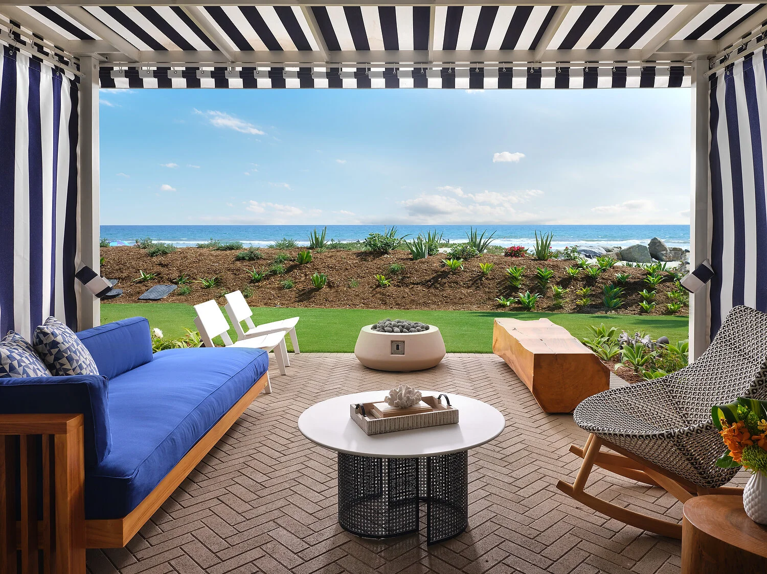 Del Coronado patioAA.JPEG