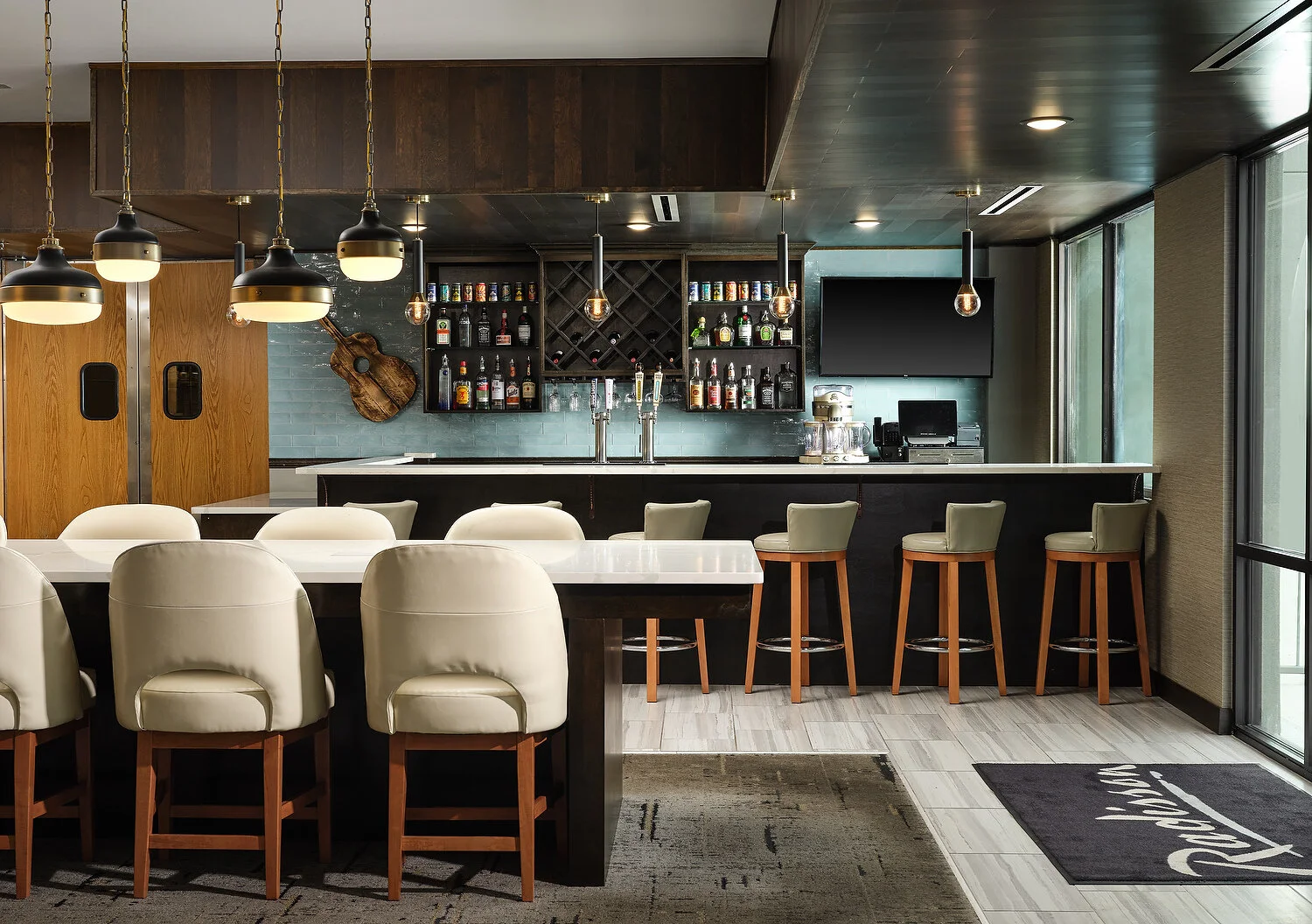 Radisson bar widerA.JPEG