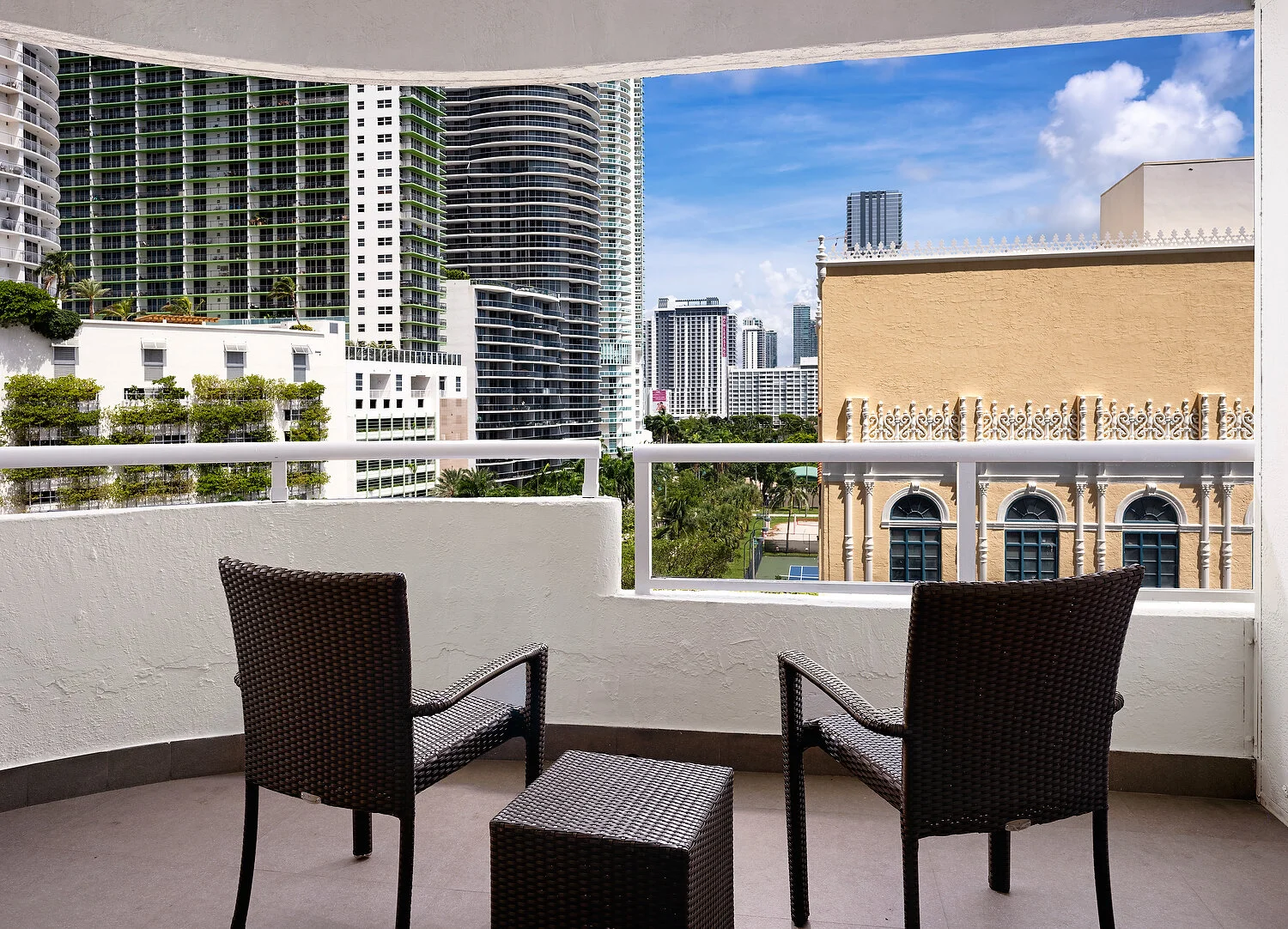 Miami Hilton Doubletree 941 balcony 487.JPEG