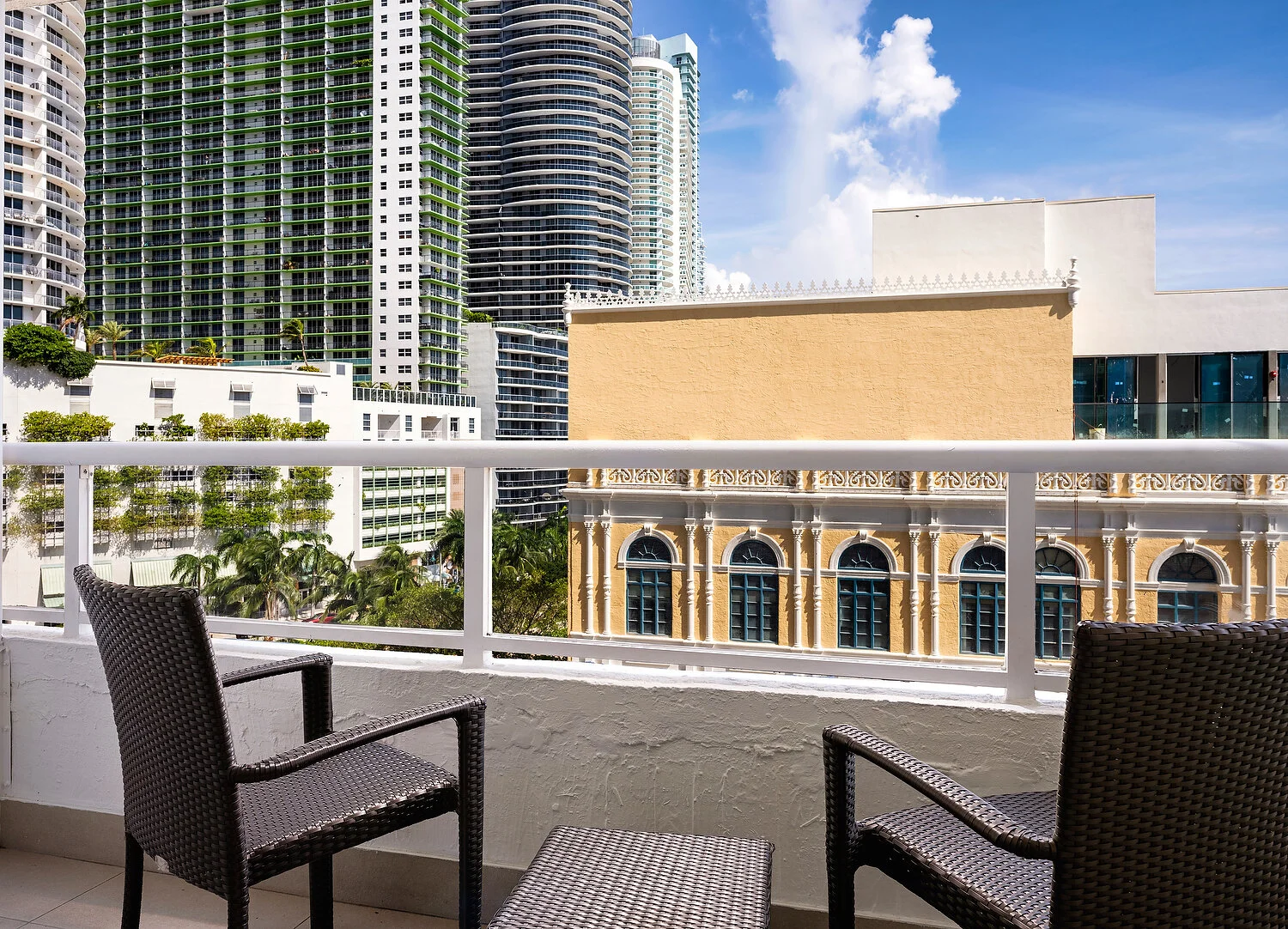 Miami Hilton Doubletree 945 balcony 480.JPEG