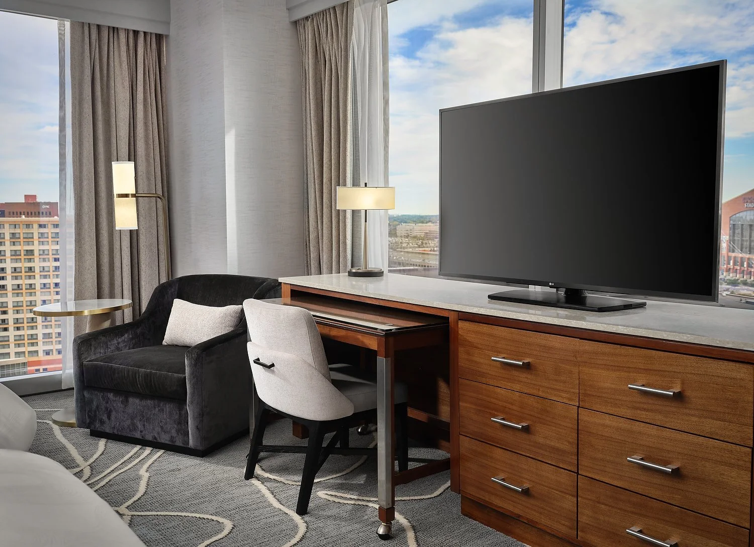 JW Marriott Indianapolis 1843 desk area.JPEG