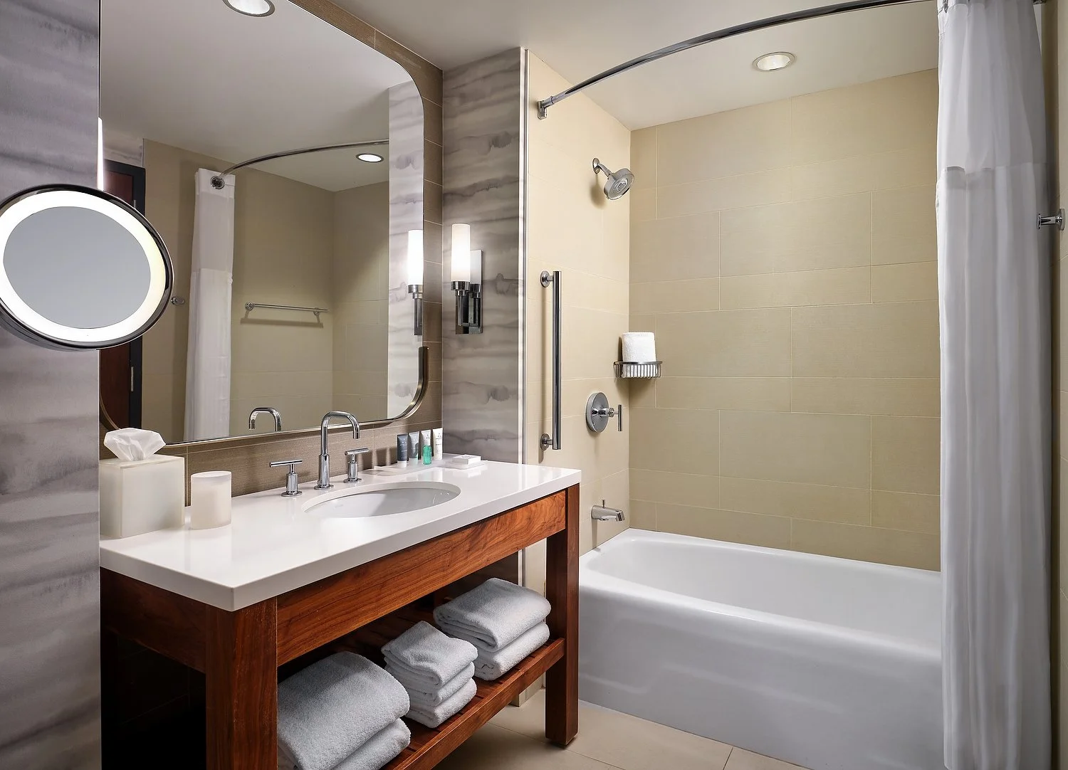 JW Marriott Indianapolis 2934 bathroom with tub.JPEG