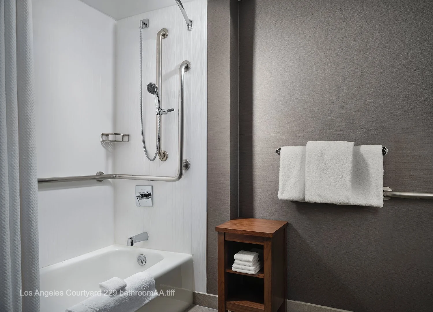Los Angeles Courtyard 229 bathroomAA.JPEG