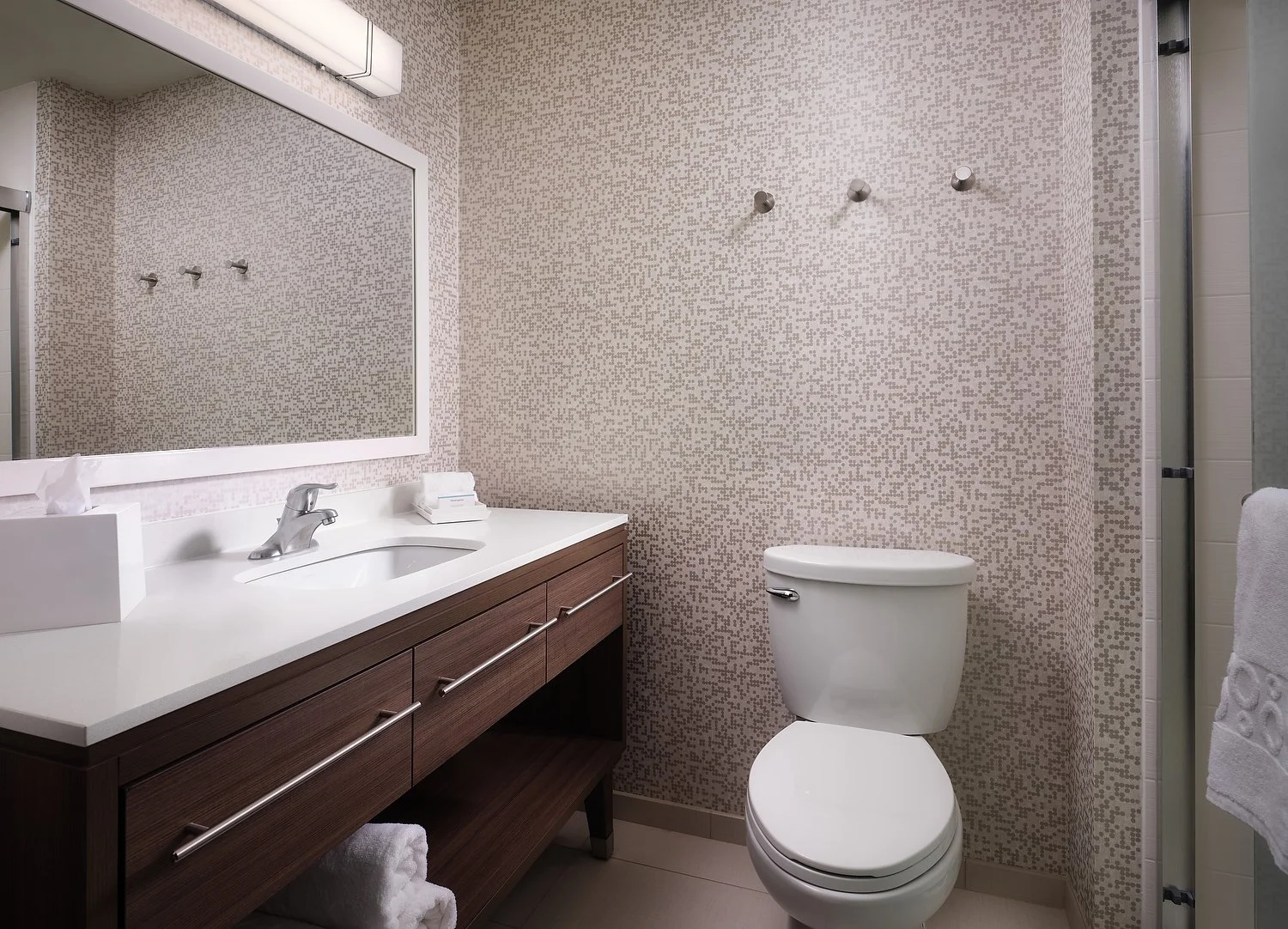 Tupelo Home2 411 bathroom showerA.JPEG