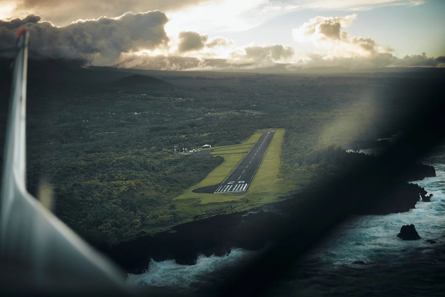 ben flying in maui 16.JPG