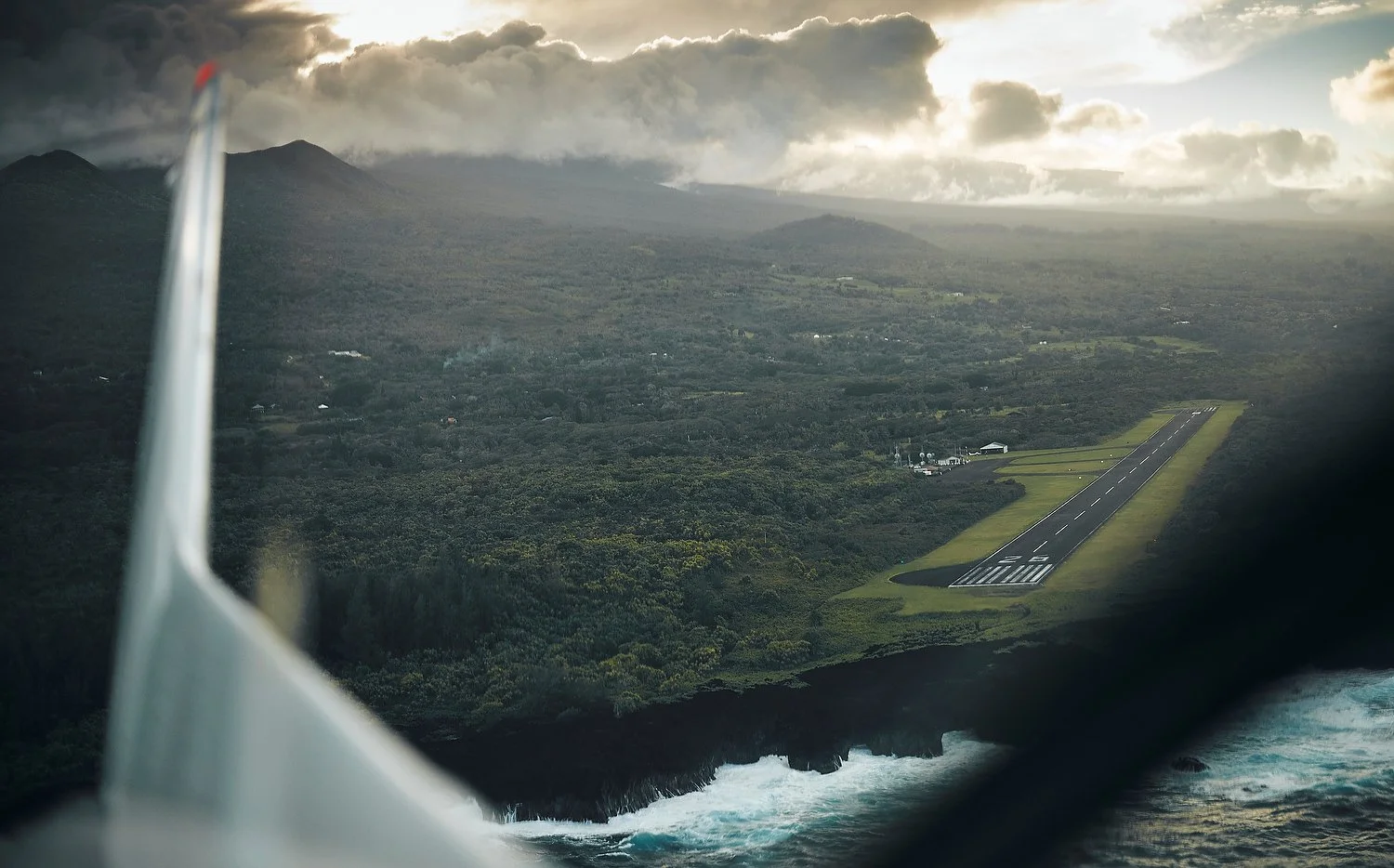 ben flying in maui 17.JPG