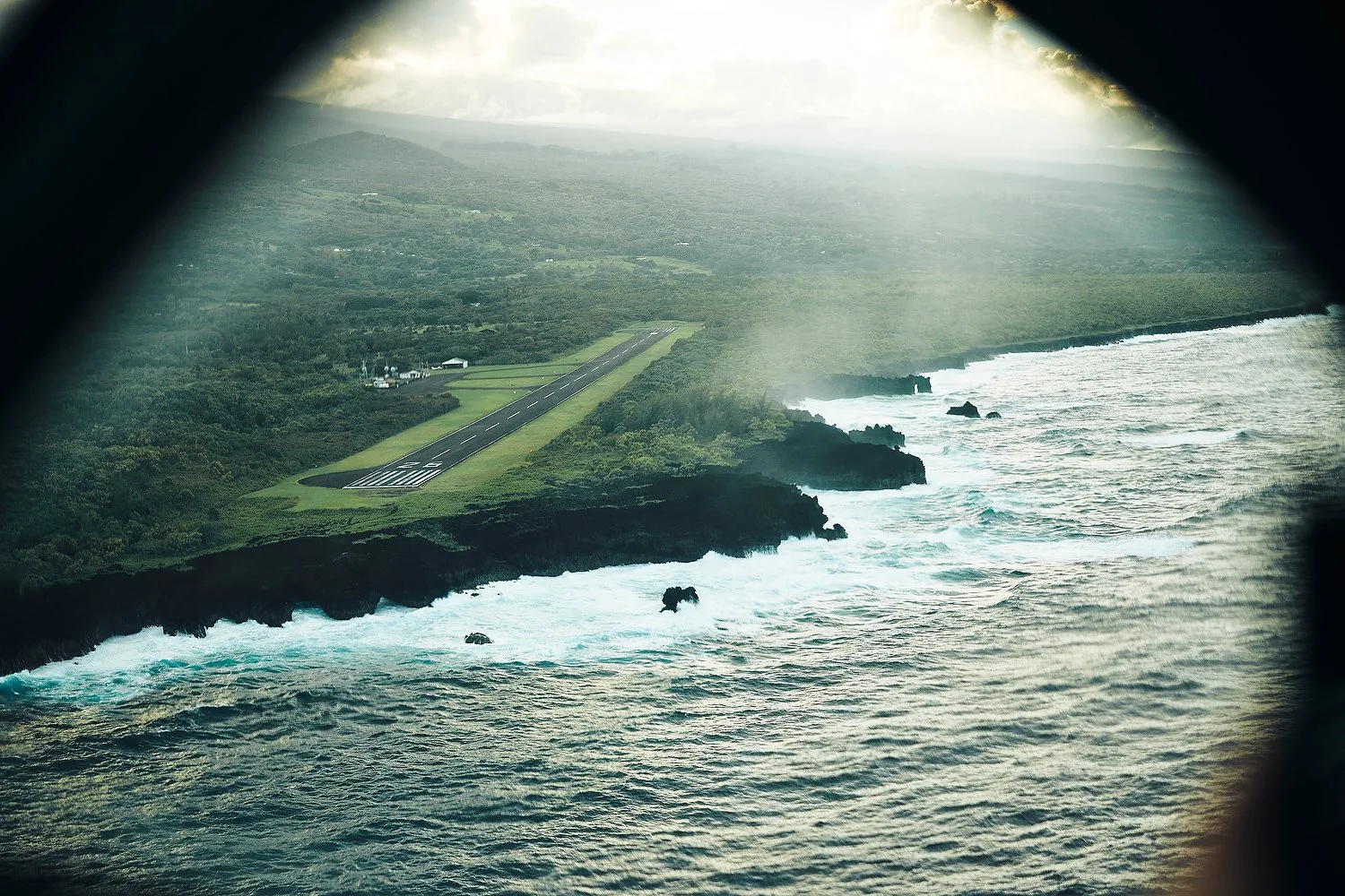 ben flying in maui 18.JPG