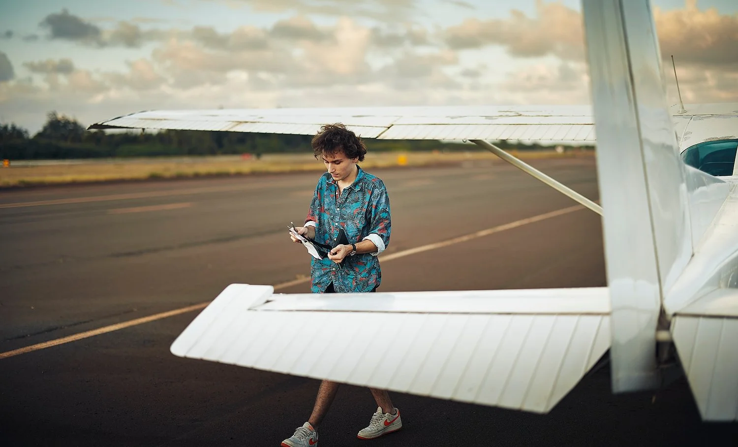 ben flying in maui 23.JPG