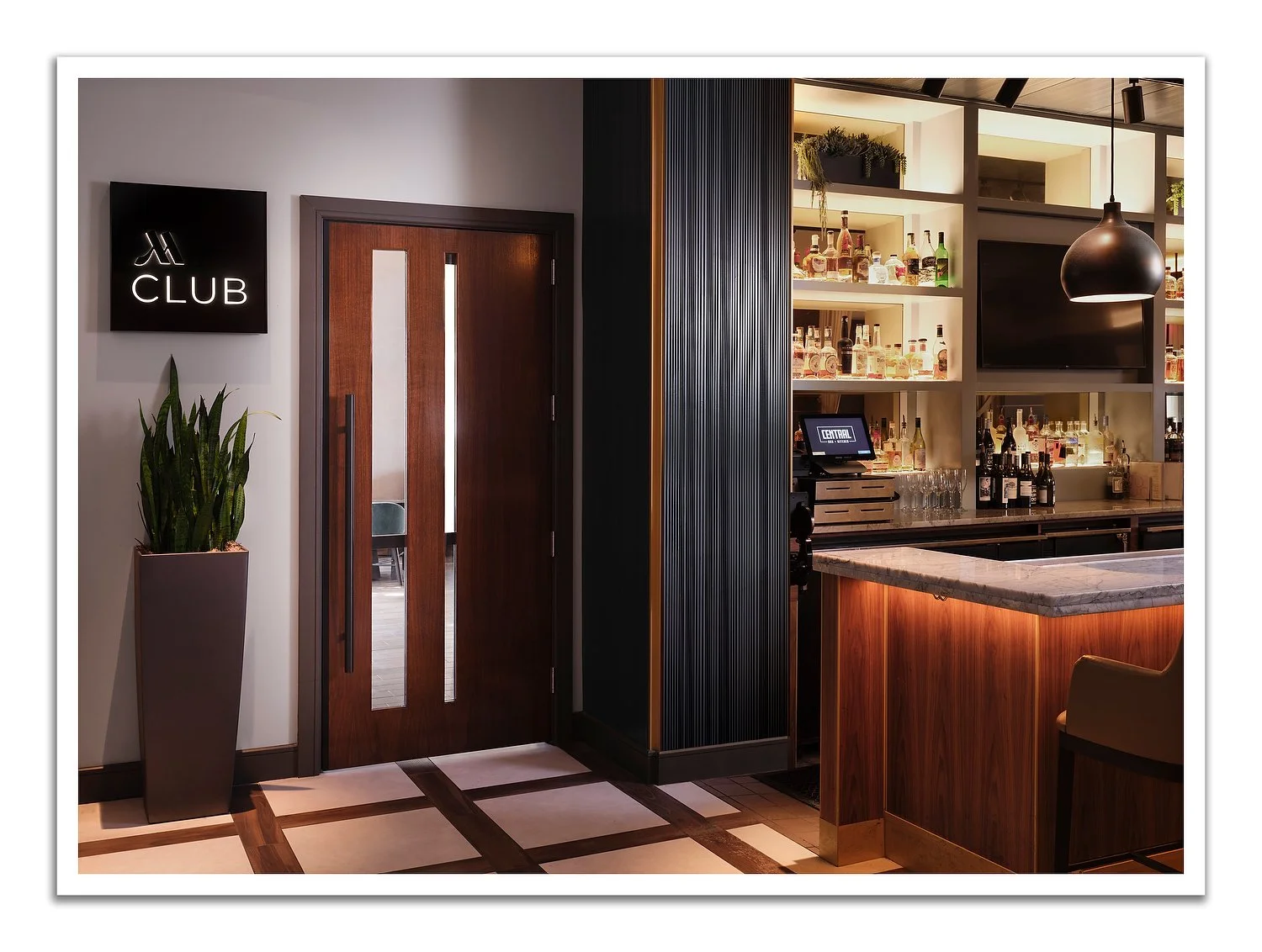 M club entranceA-bwb.JPG