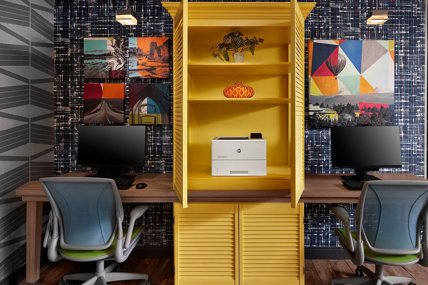 Oregon Bend Home2 business center.JPEG