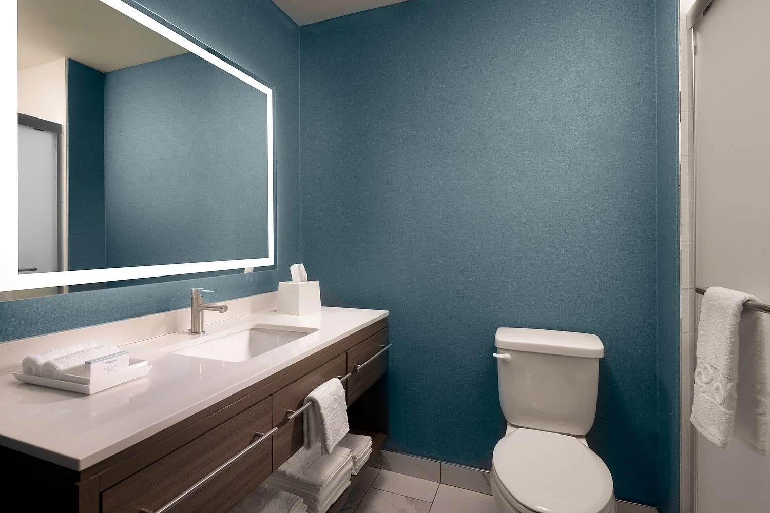 Oregon Bend Home2 205 king studio bathroom.JPEG