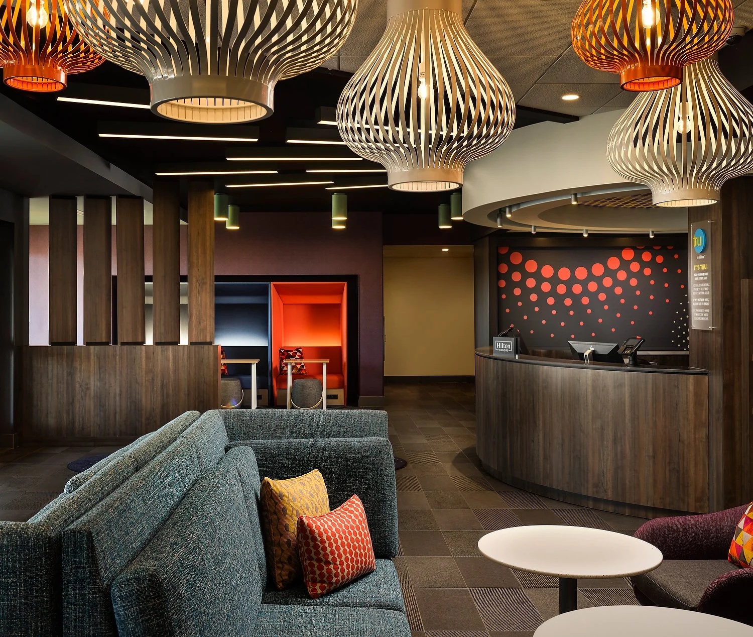 Tupelo lobby toward front deskA.JPEG