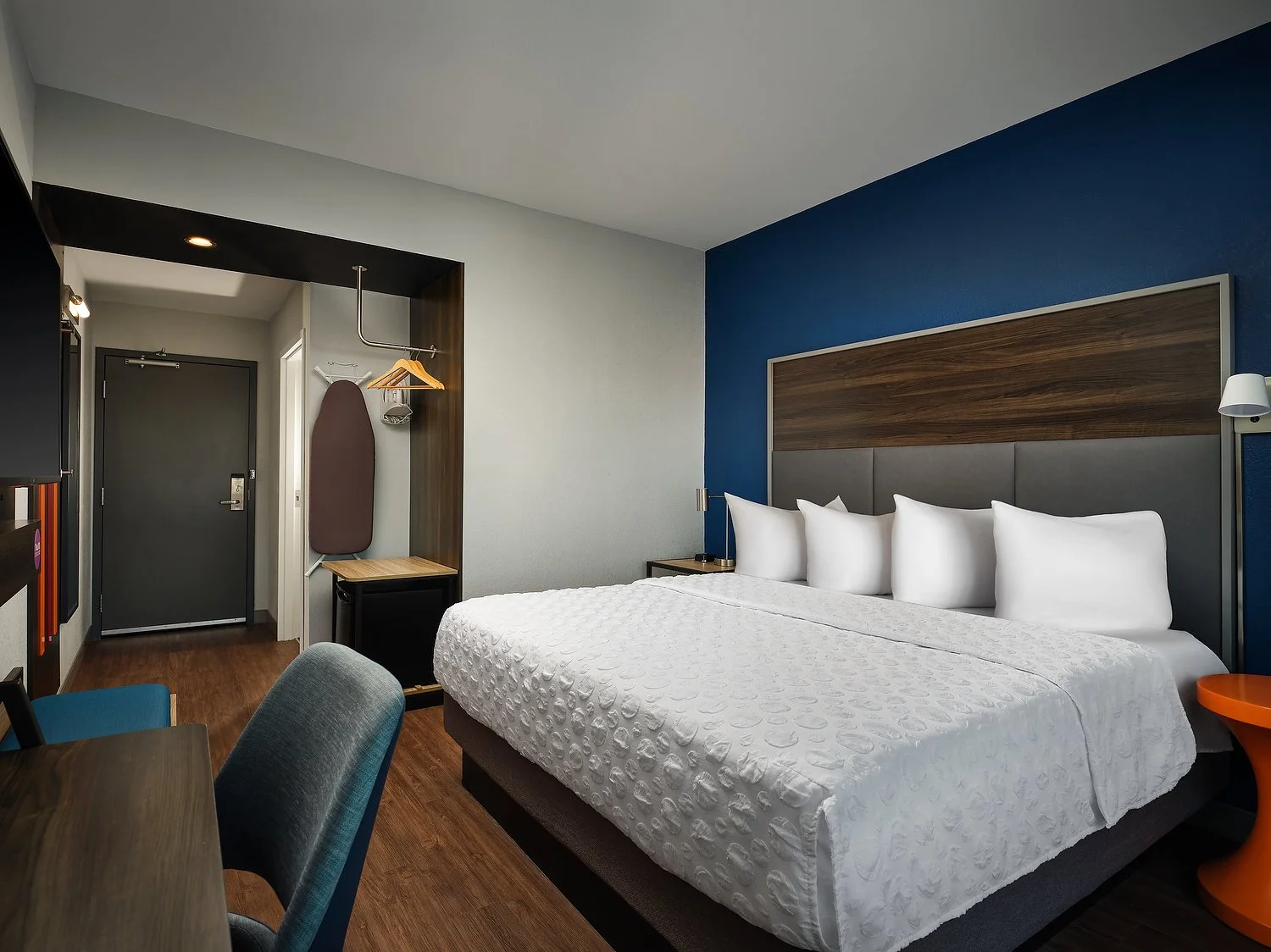 Tupelo Tru standard king room reverse.JPEG