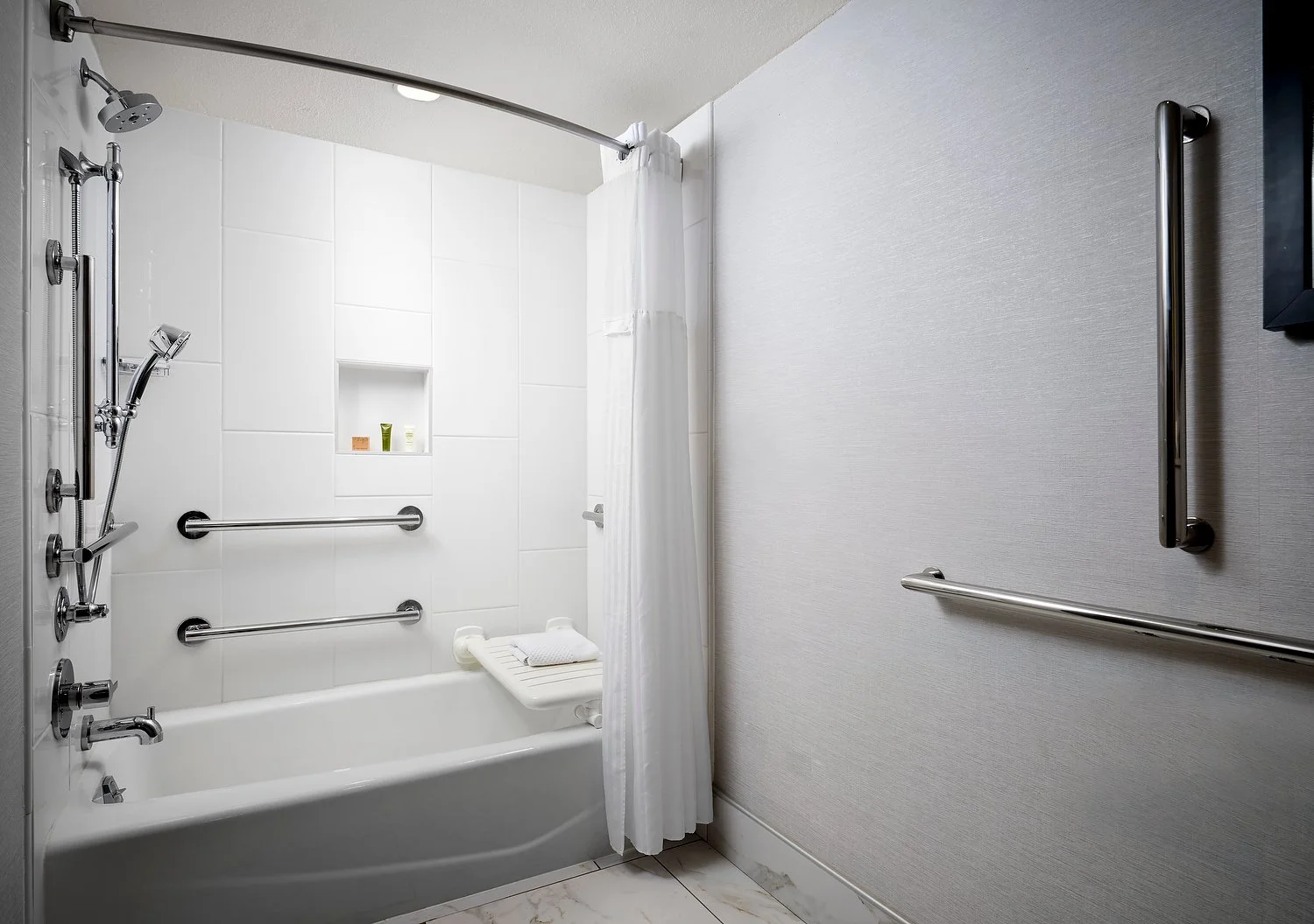 Fort Collins Hilton 902 ADA bath 11A.JPEG