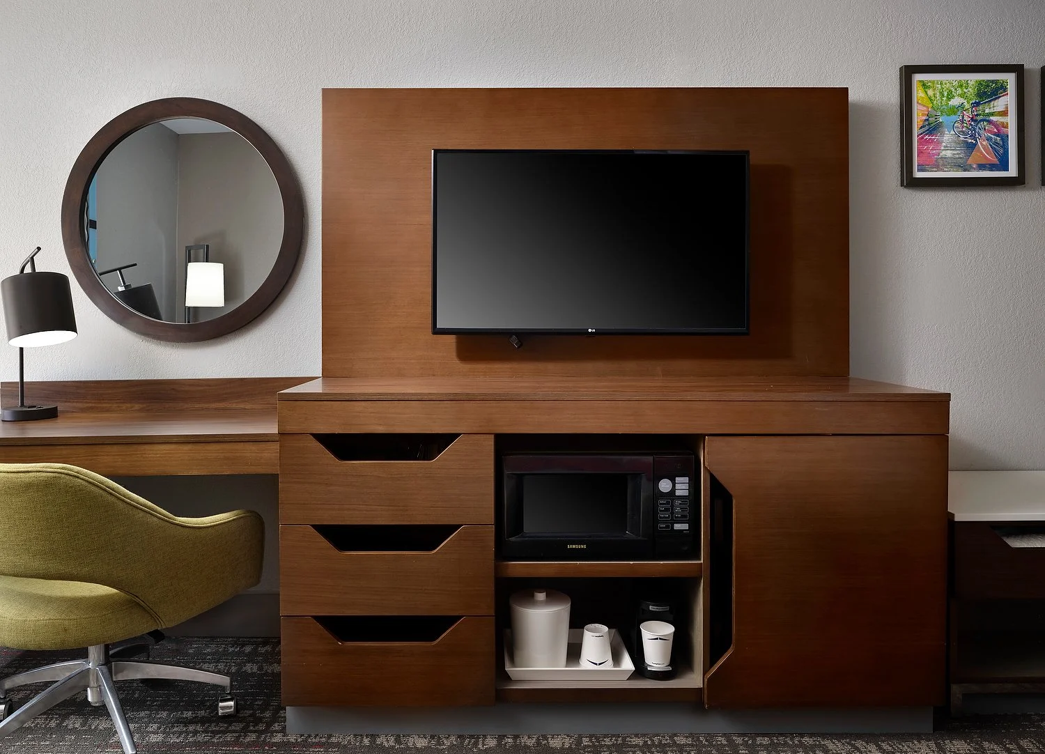 Hampton Inn Clinton 319 entertainment area1.JPEG