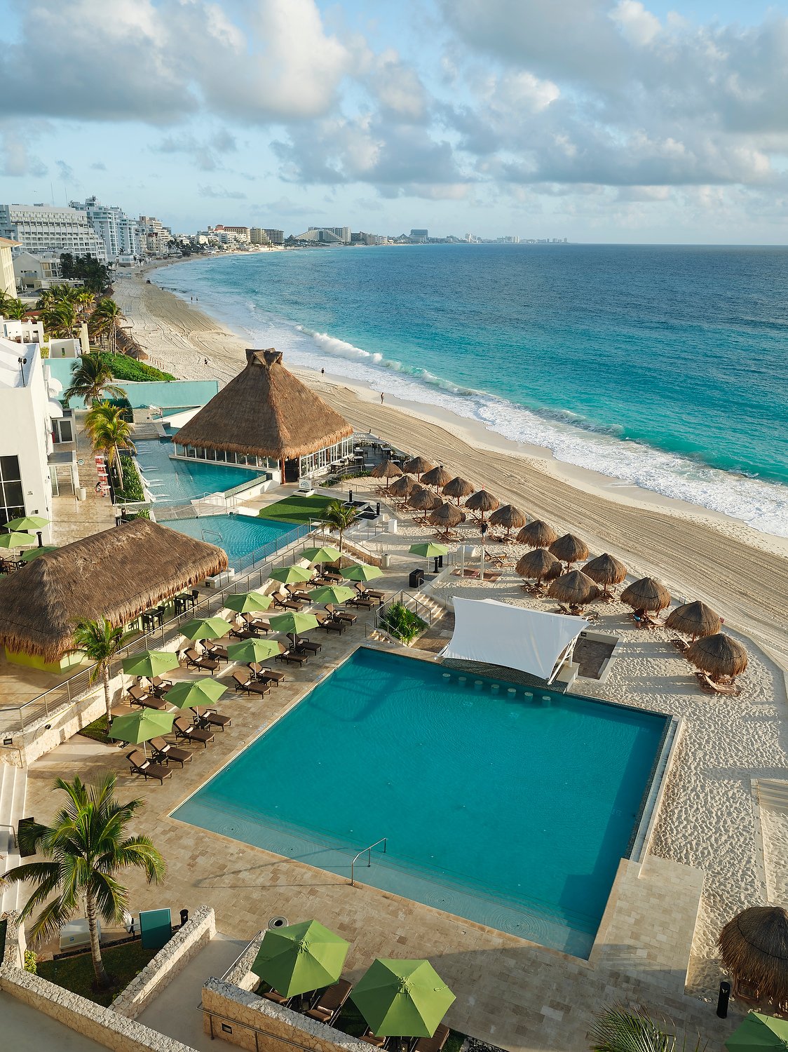 Cancun Westin daytime poolA.JPG