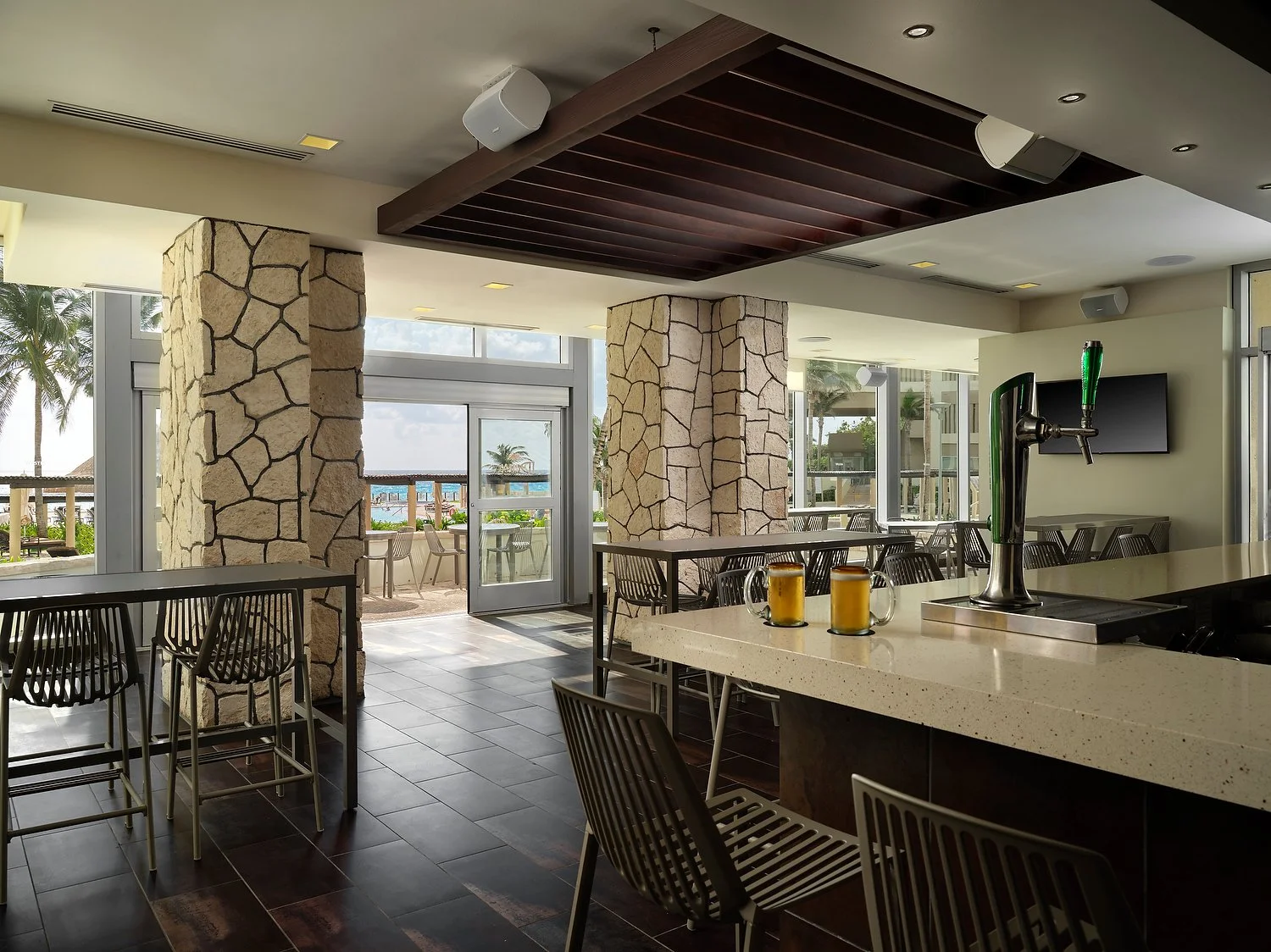 Cancun Lagunamar bar by second pool alt.JPEG