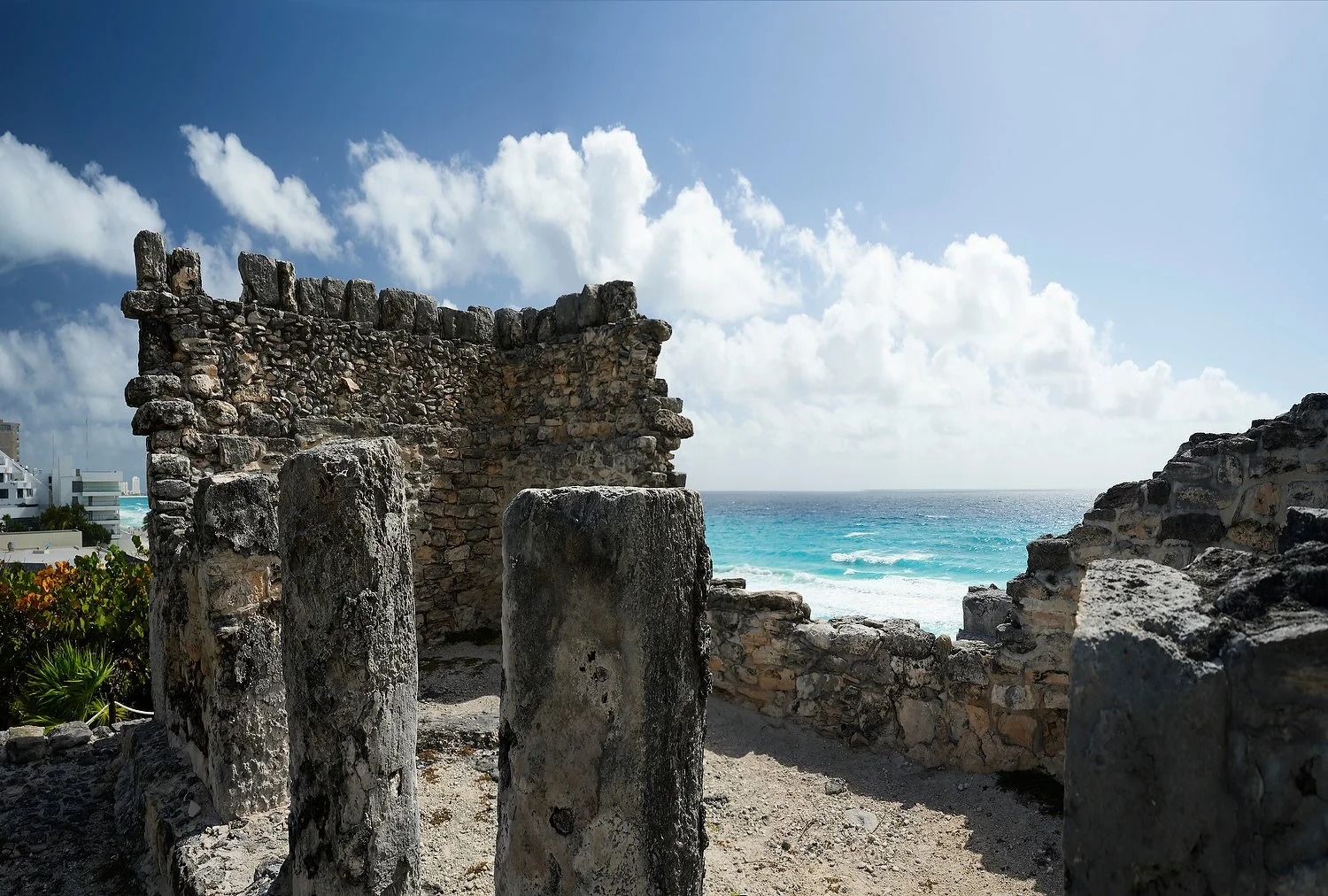 Cancun Lagunamar Mayan ruin toward beach.JPG
